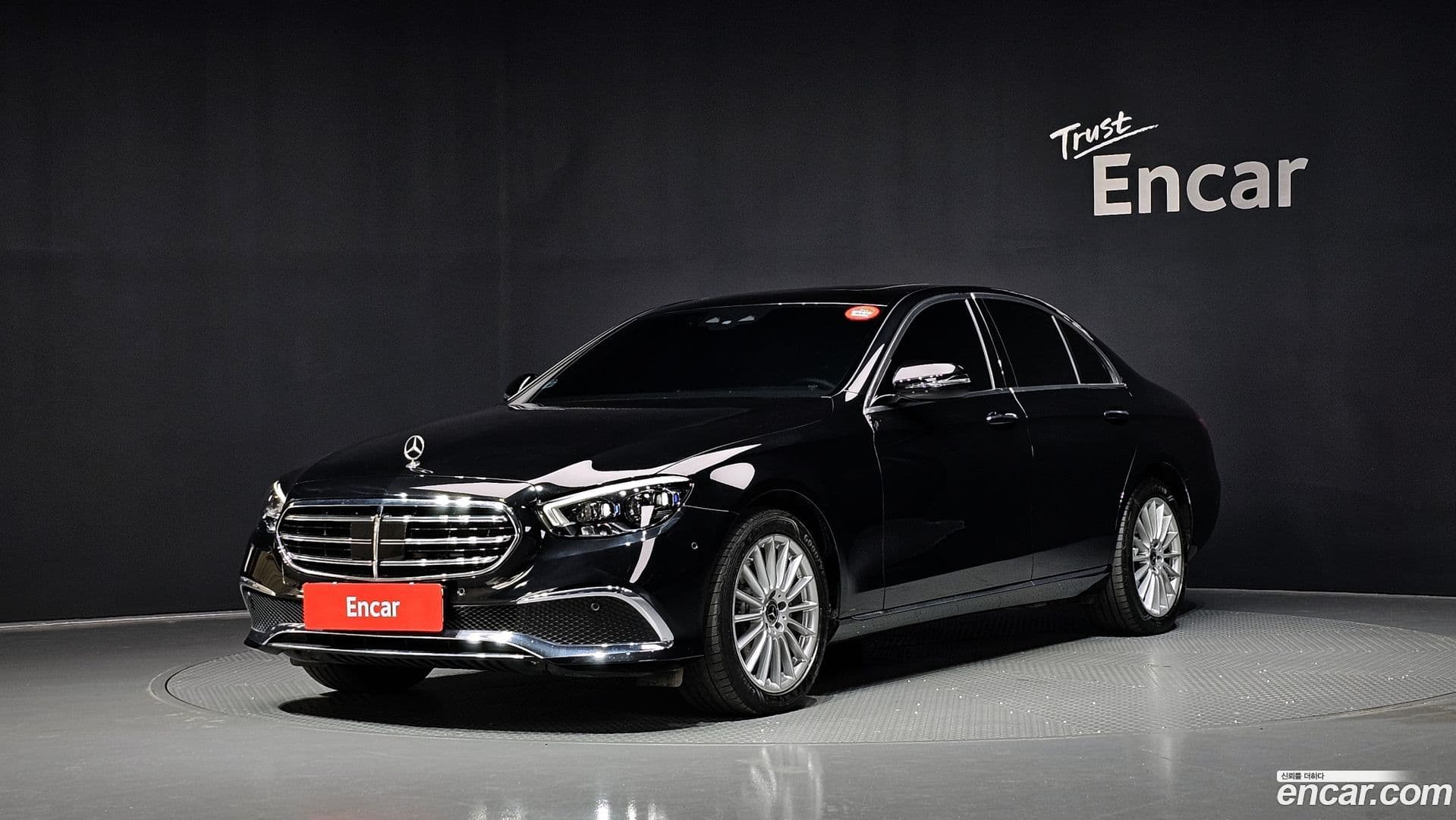 Main__Slider__Photo:E-Class Mercedes-Benz 2021.3-0