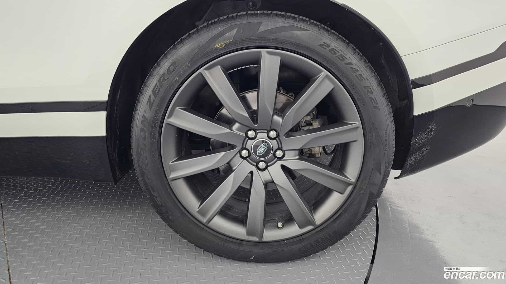 Range Rover Velar Land Rover 2019.9-OUTER-031