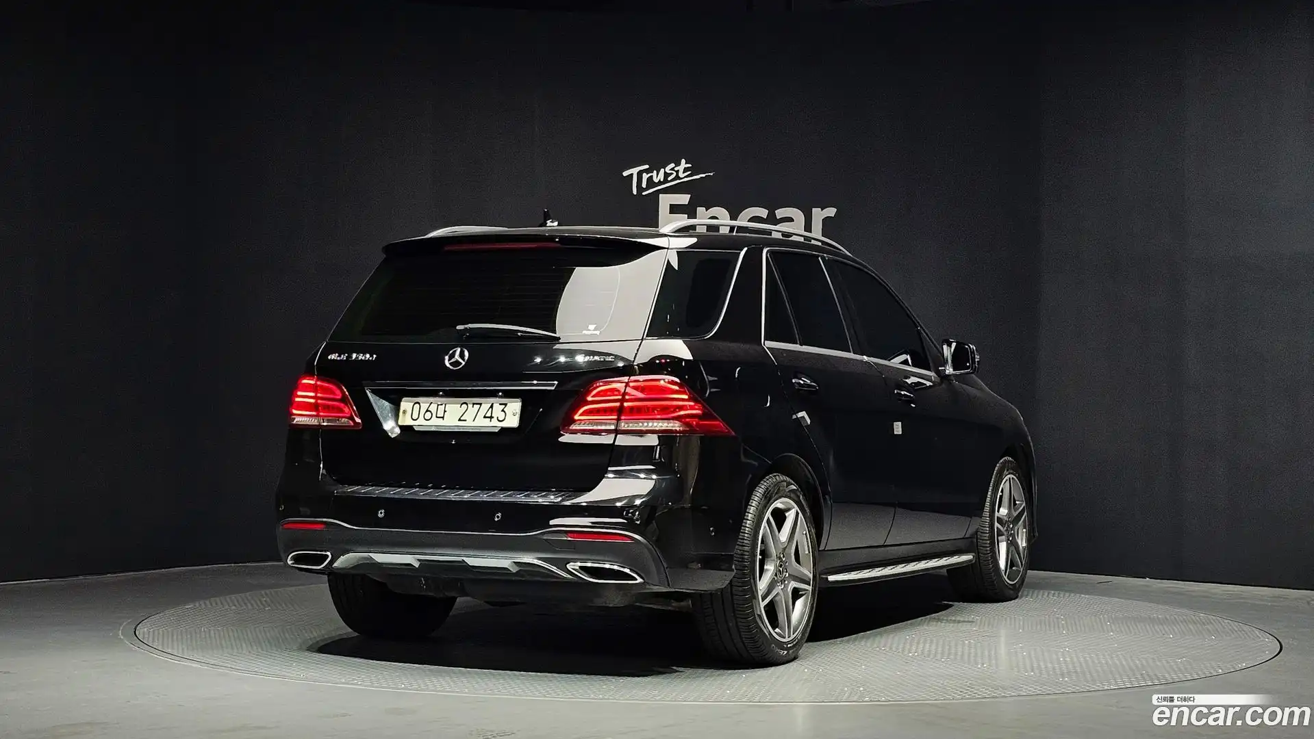 GLE-Class Mercedes-Benz 2018.8-OUTER-002