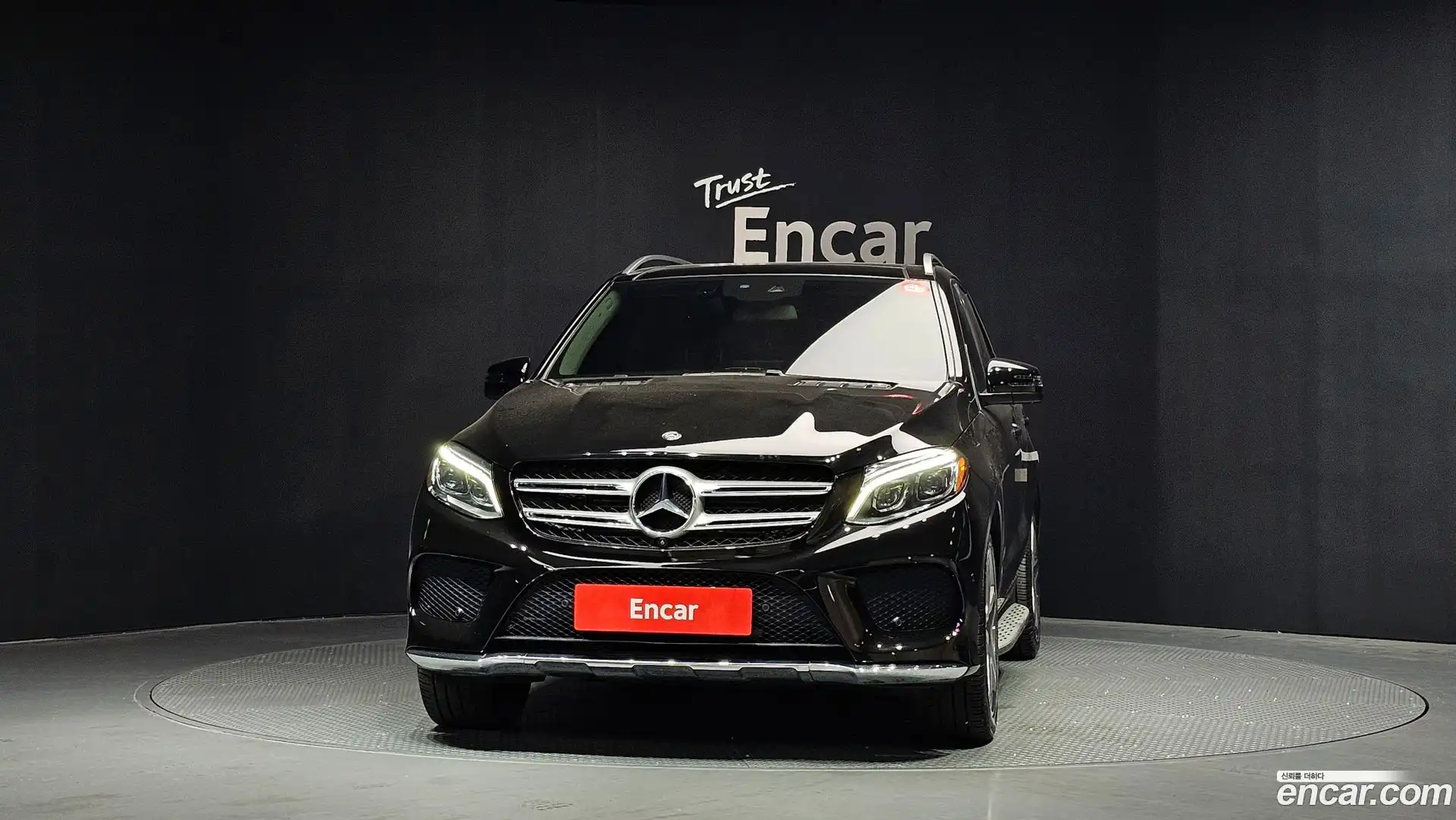 GLE-Class Mercedes-Benz 2018.8-OUTER-003