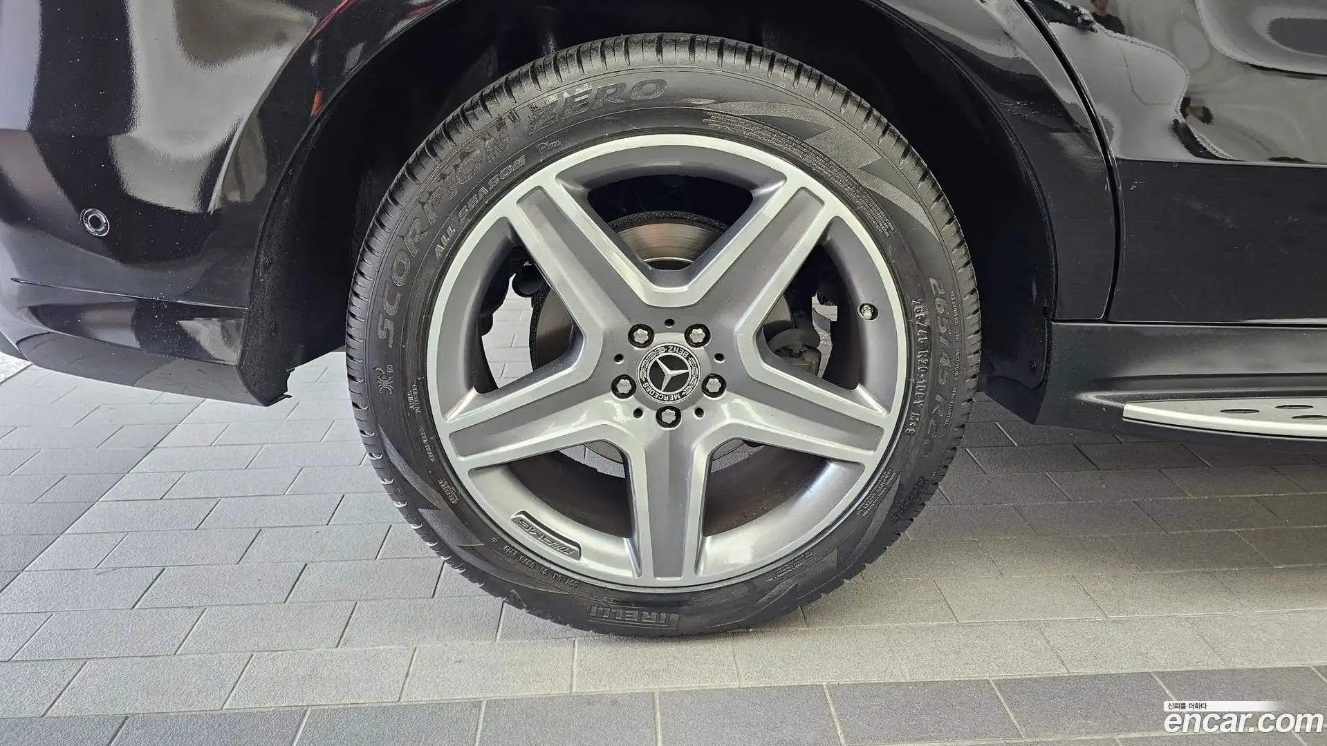 GLE-Class Mercedes-Benz 2018.8-OUTER-005