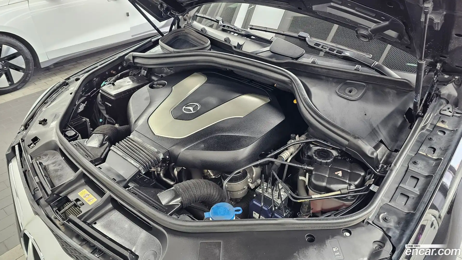 GLE-Class Mercedes-Benz 2018.8-OUTER-006
