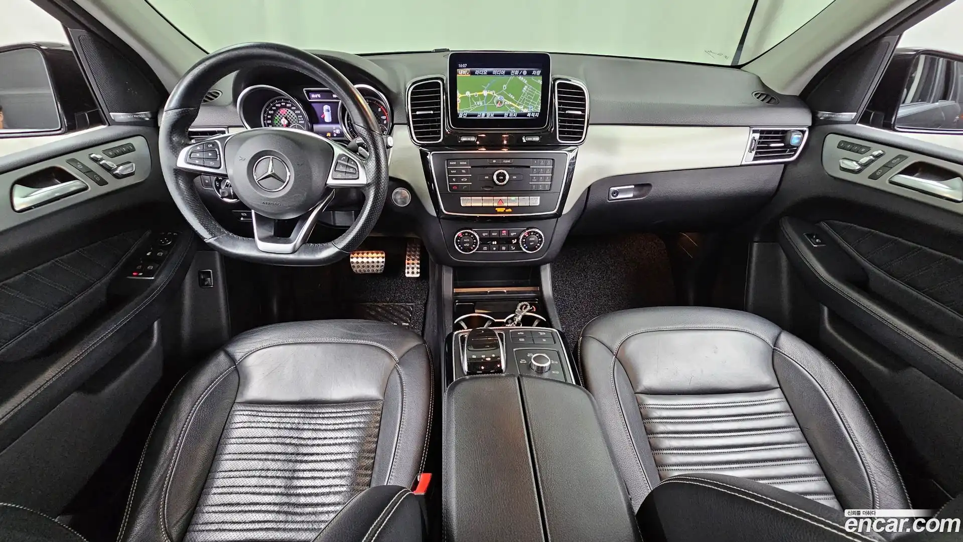 GLE-Class Mercedes-Benz 2018.8-INNER-007