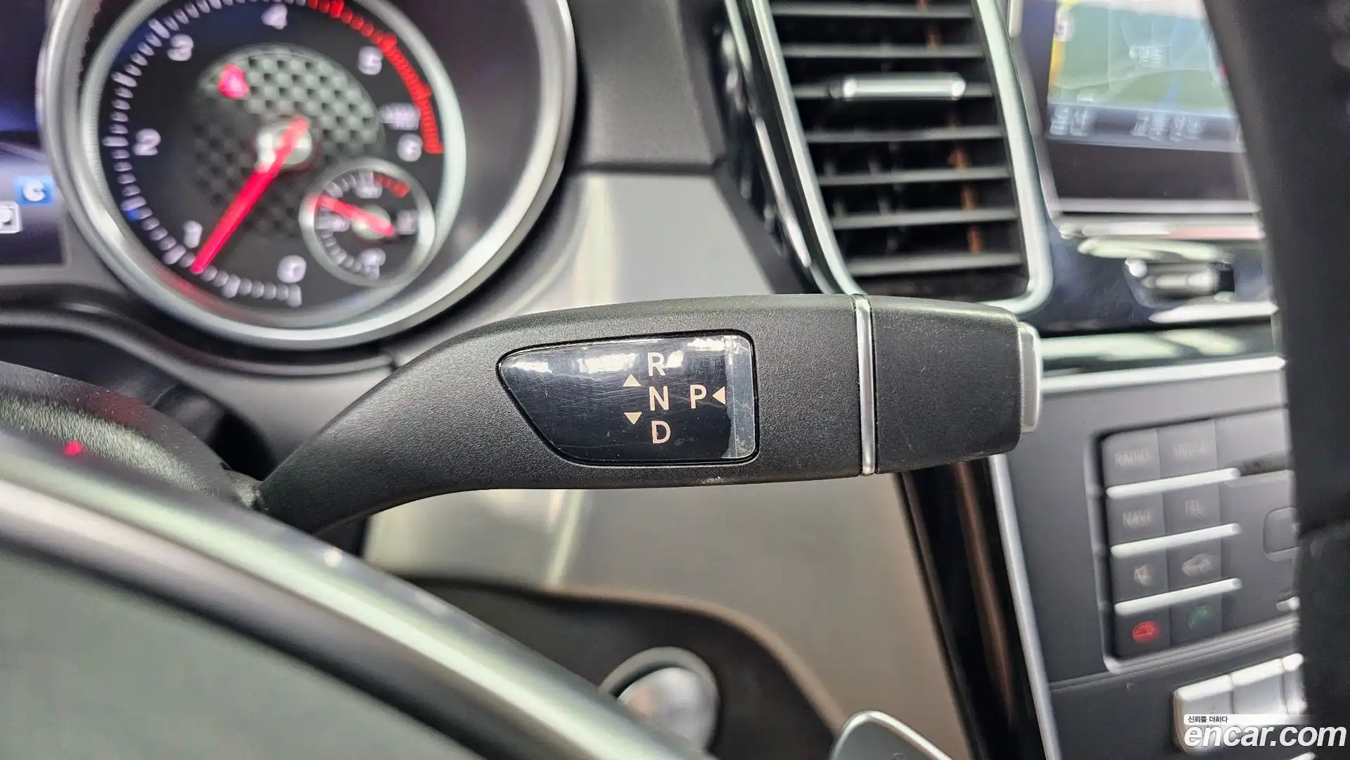 GLE-Class Mercedes-Benz 2018.8-INNER-009