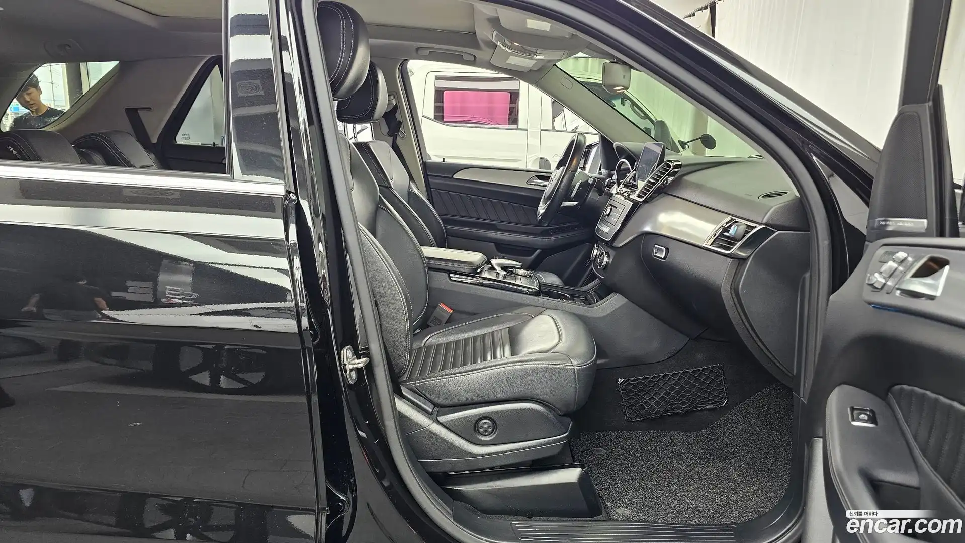 GLE-Class Mercedes-Benz 2018.8-OPTION-015