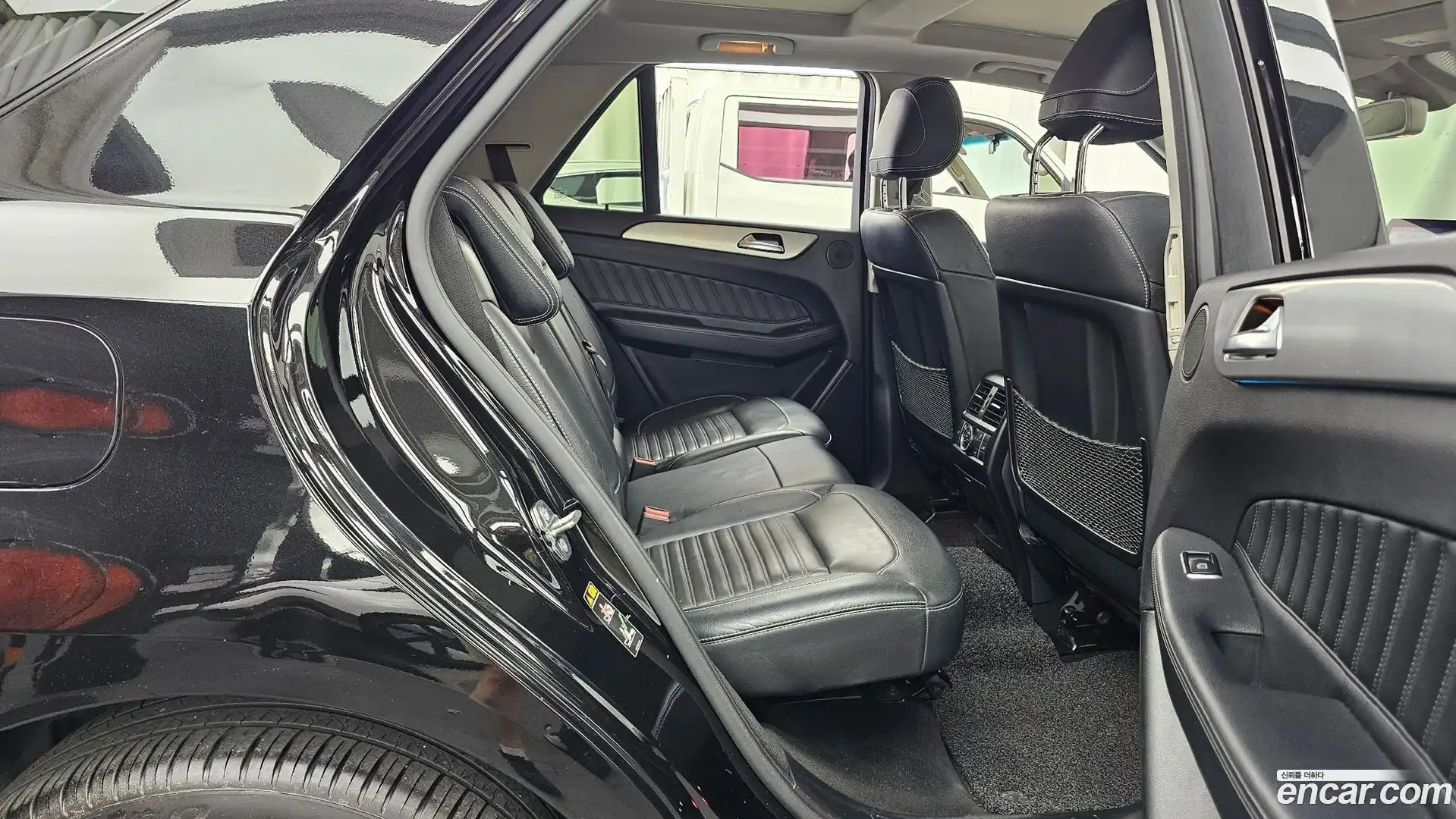 GLE-Class Mercedes-Benz 2018.8-OPTION-016