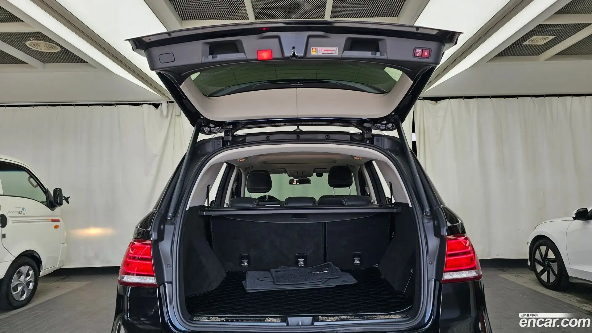 GLE-Class Mercedes-Benz 2018.8-OPTION-024
