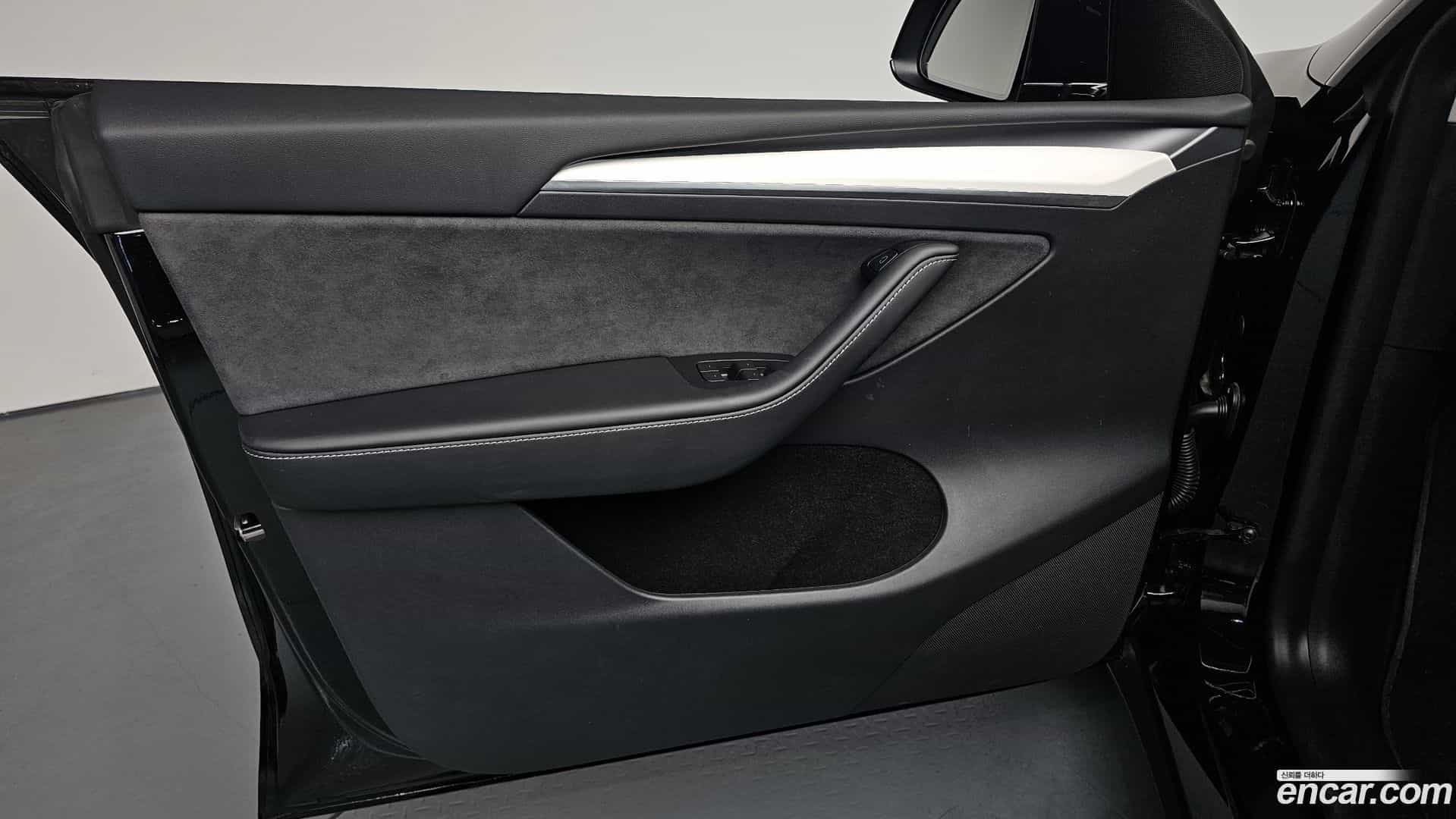 Model Y Tesla 2025.1-INNER-034