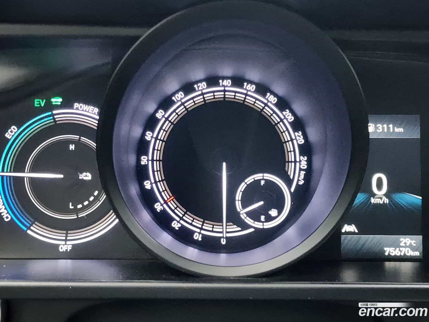 AVANTE Hyundai 2021.11-INNER-010