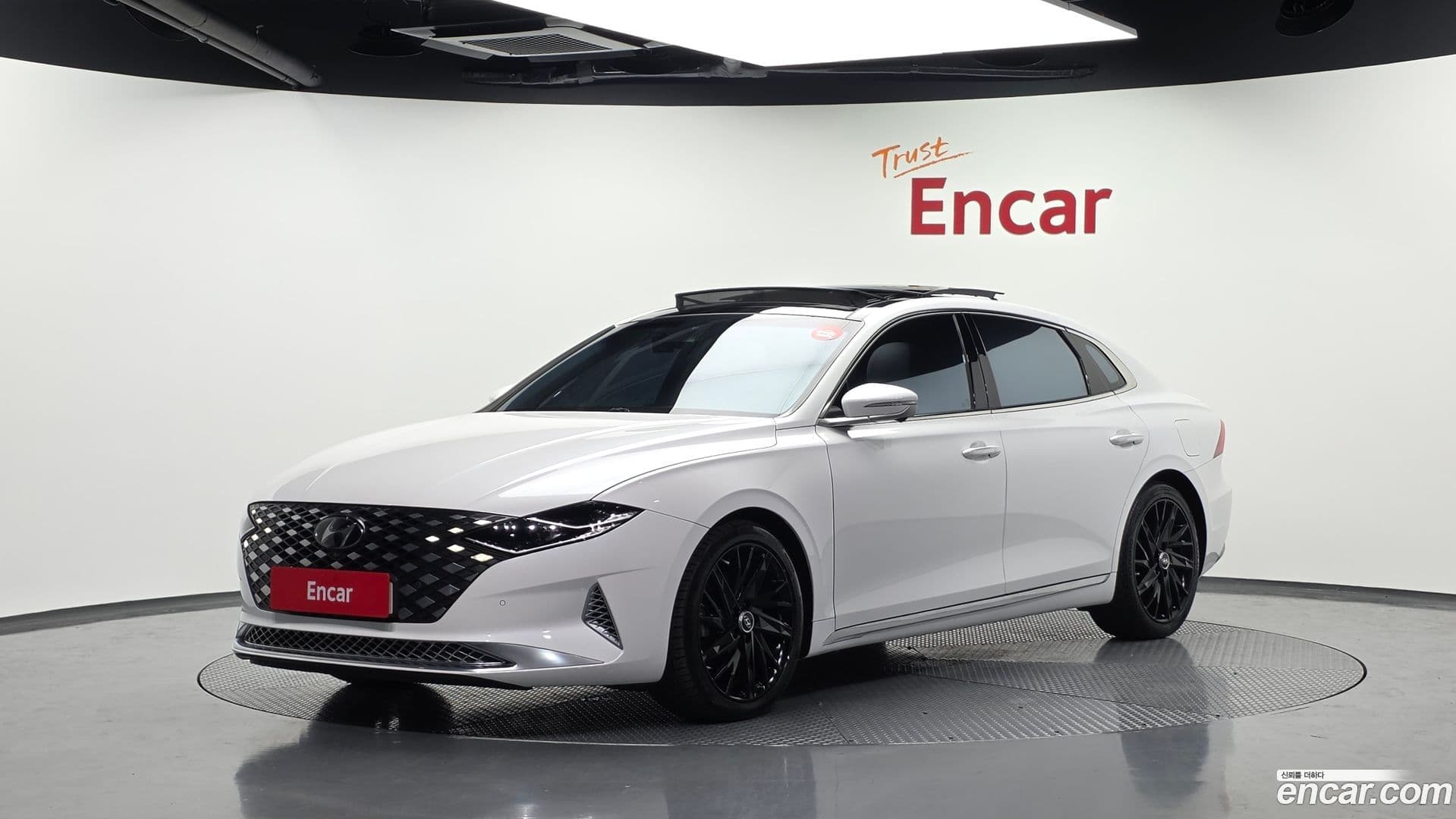 Main__Slider__Photo:Grandeur Hyundai 2020.7-0