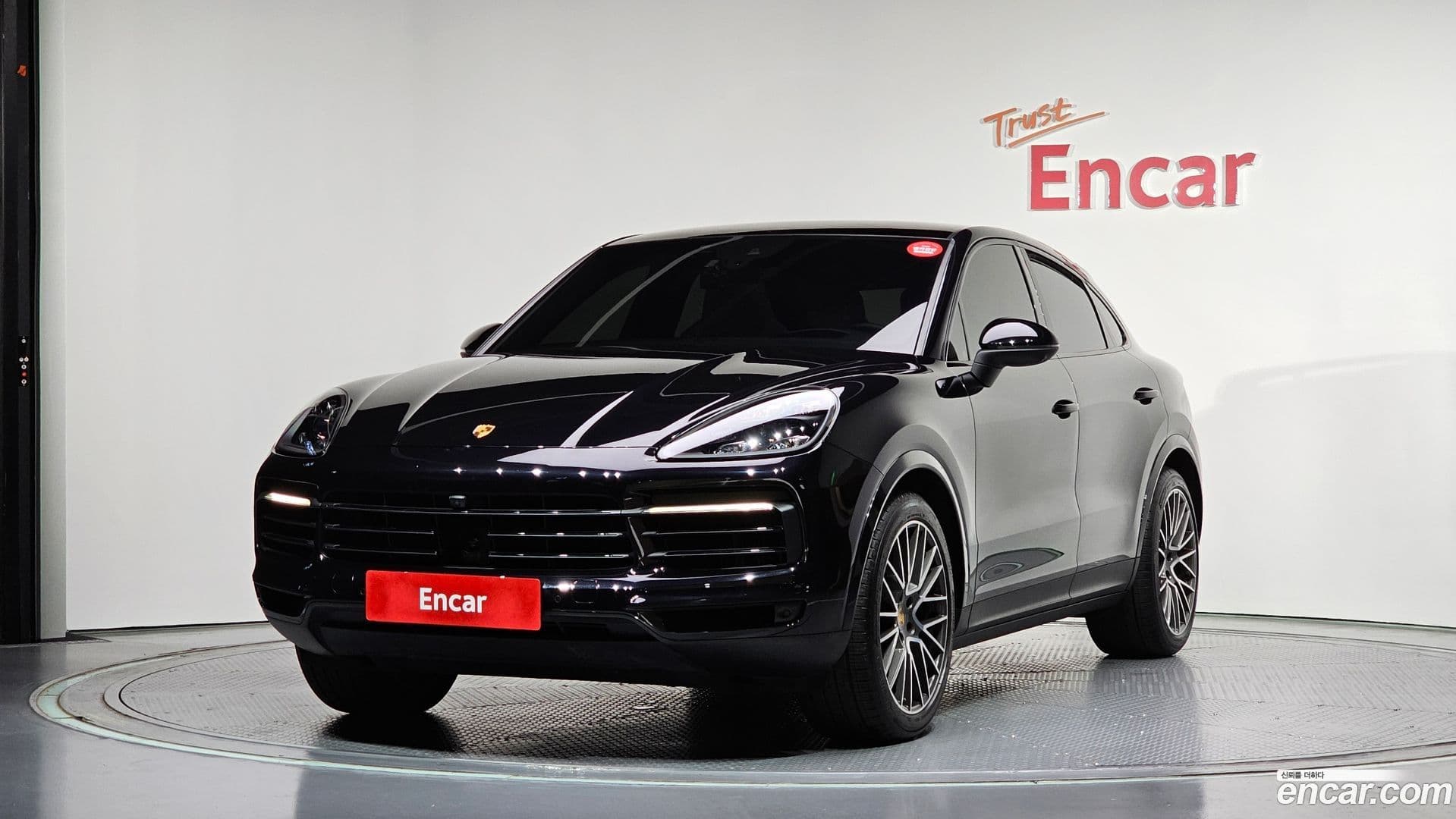 Main__Slider__Photo:Cayenne Porsche 2021.1-0