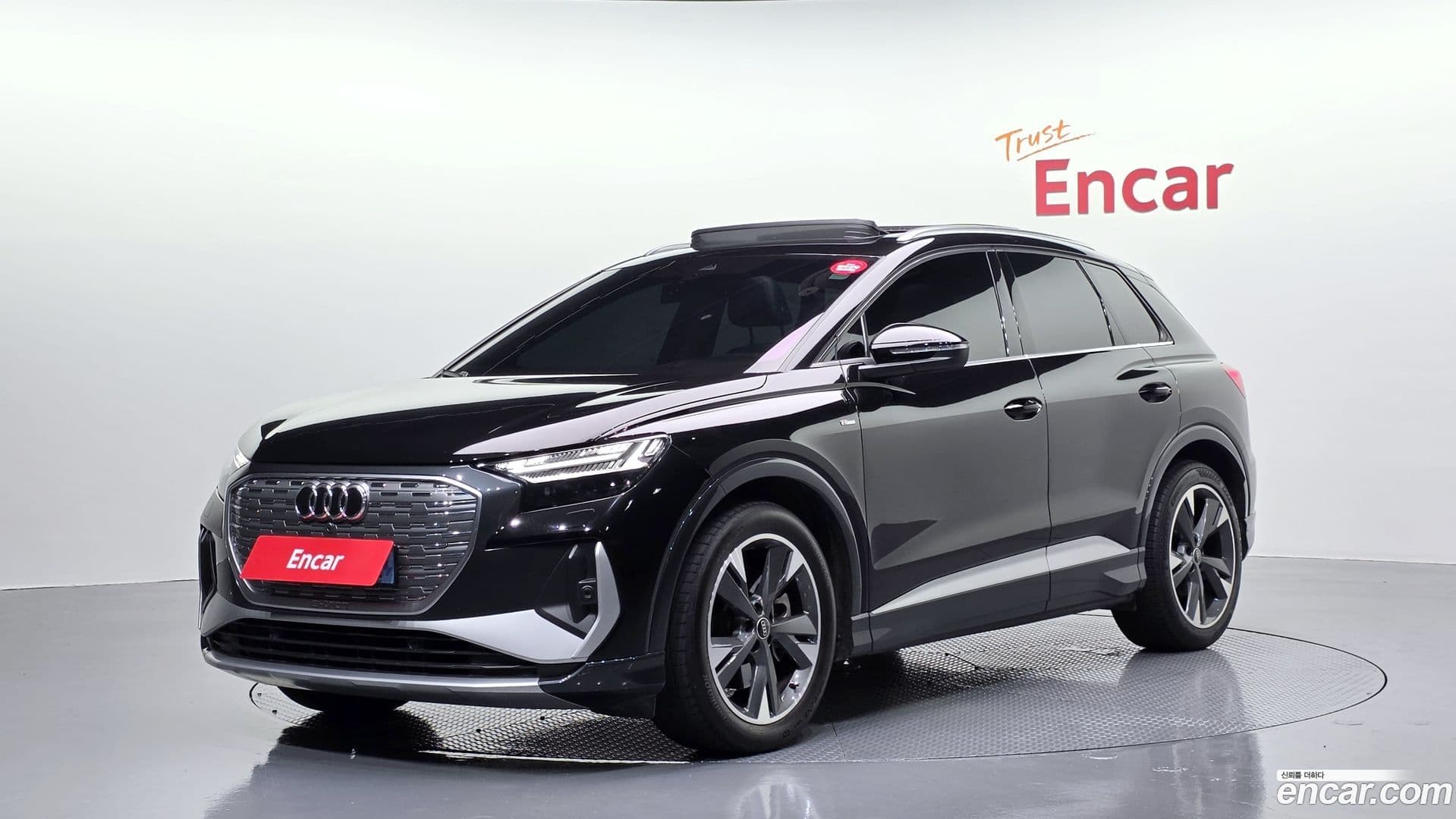 Main__Slider__Photo:Q4 e-tron Audi 2023.11-0