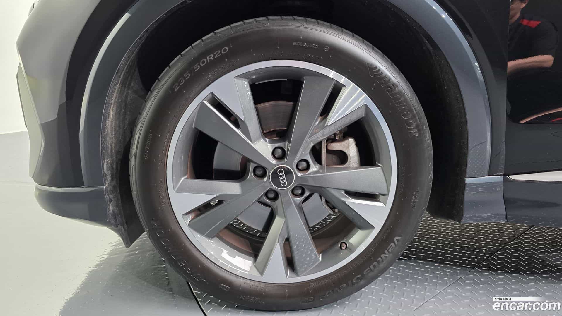 Q4 e-tron Audi 2023.11-OUTER-005