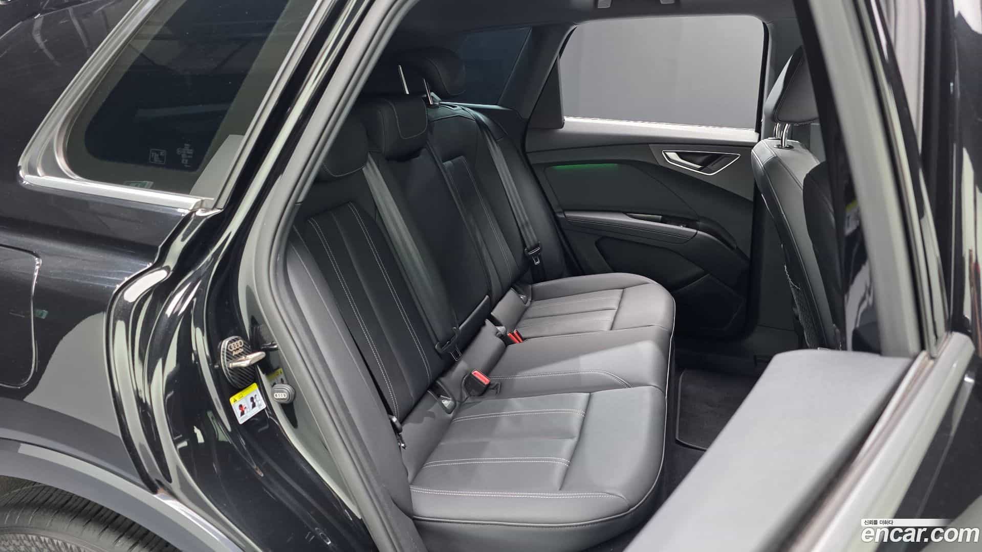 Q4 e-tron Audi 2023.11-OPTION-015