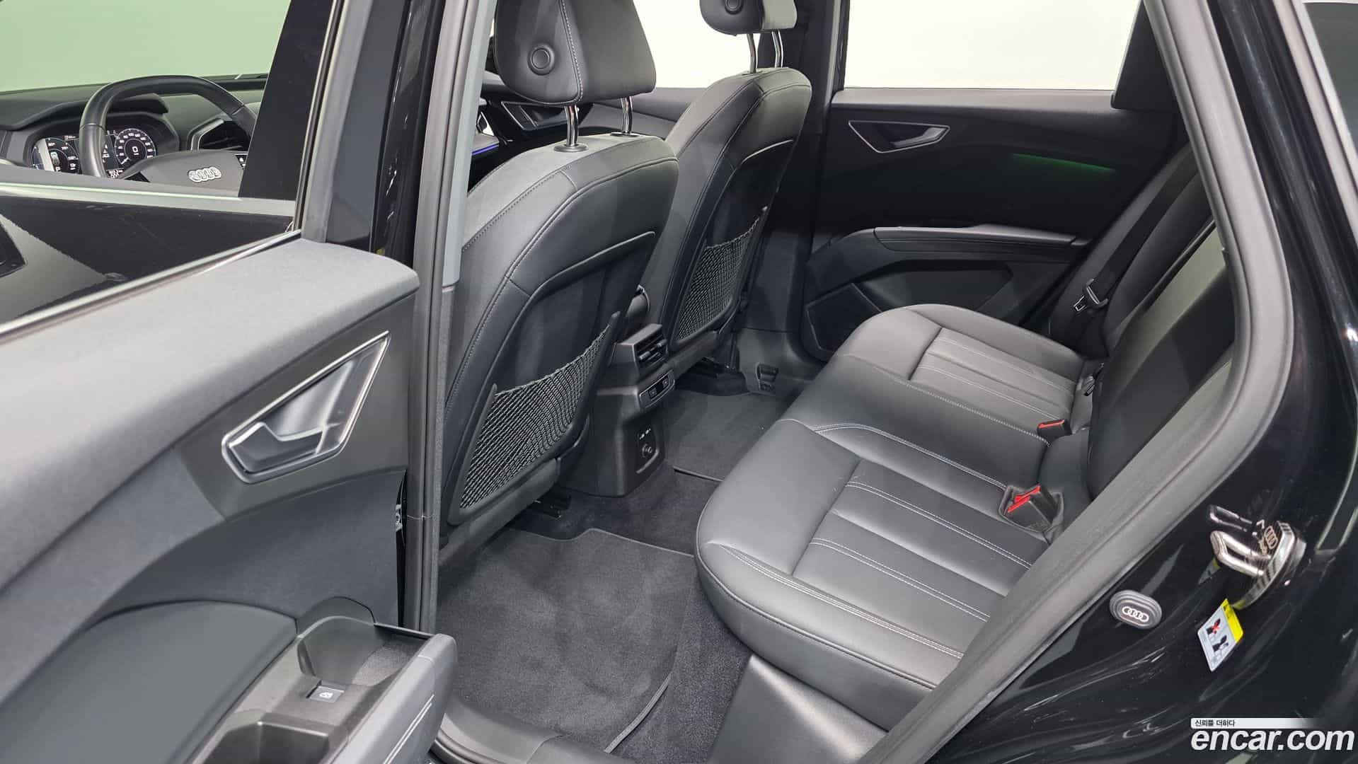 Q4 e-tron Audi 2023.11-OPTION-016