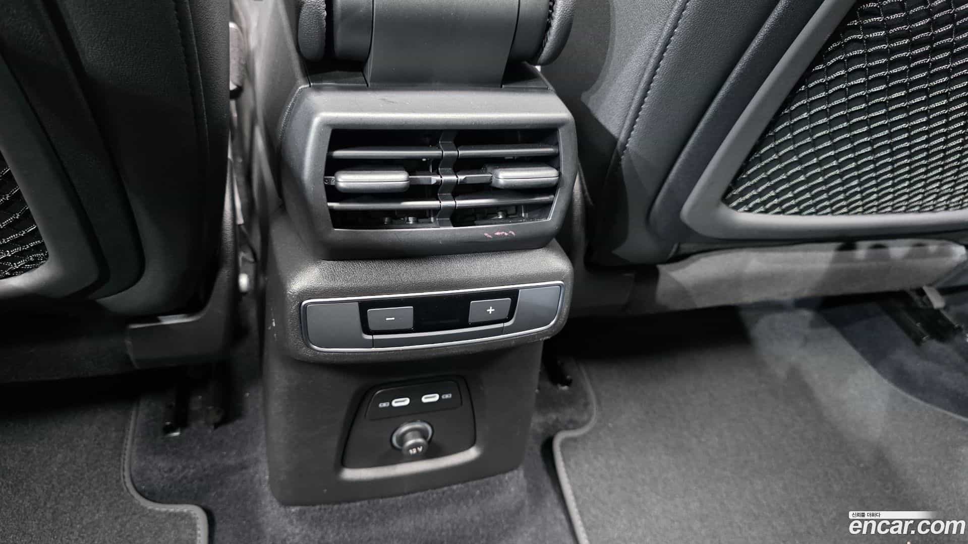 Q4 e-tron Audi 2023.11-OPTION-042