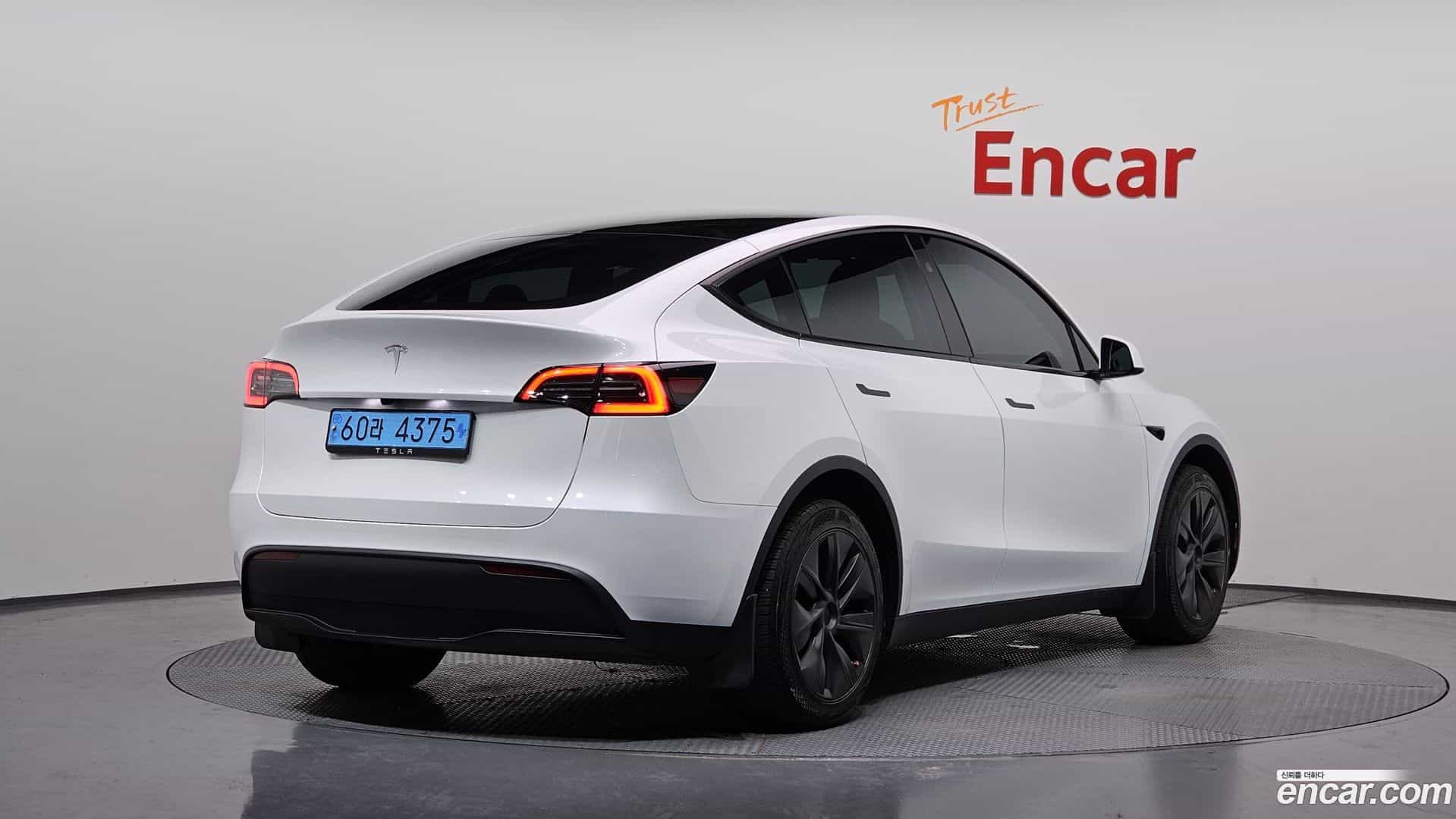 Model Y Tesla 2024.7-OUTER-002