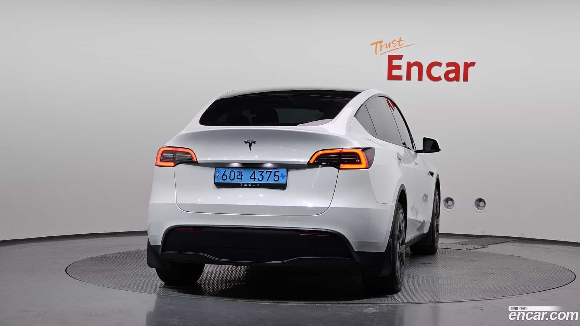 Model Y Tesla 2024.7-OUTER-004