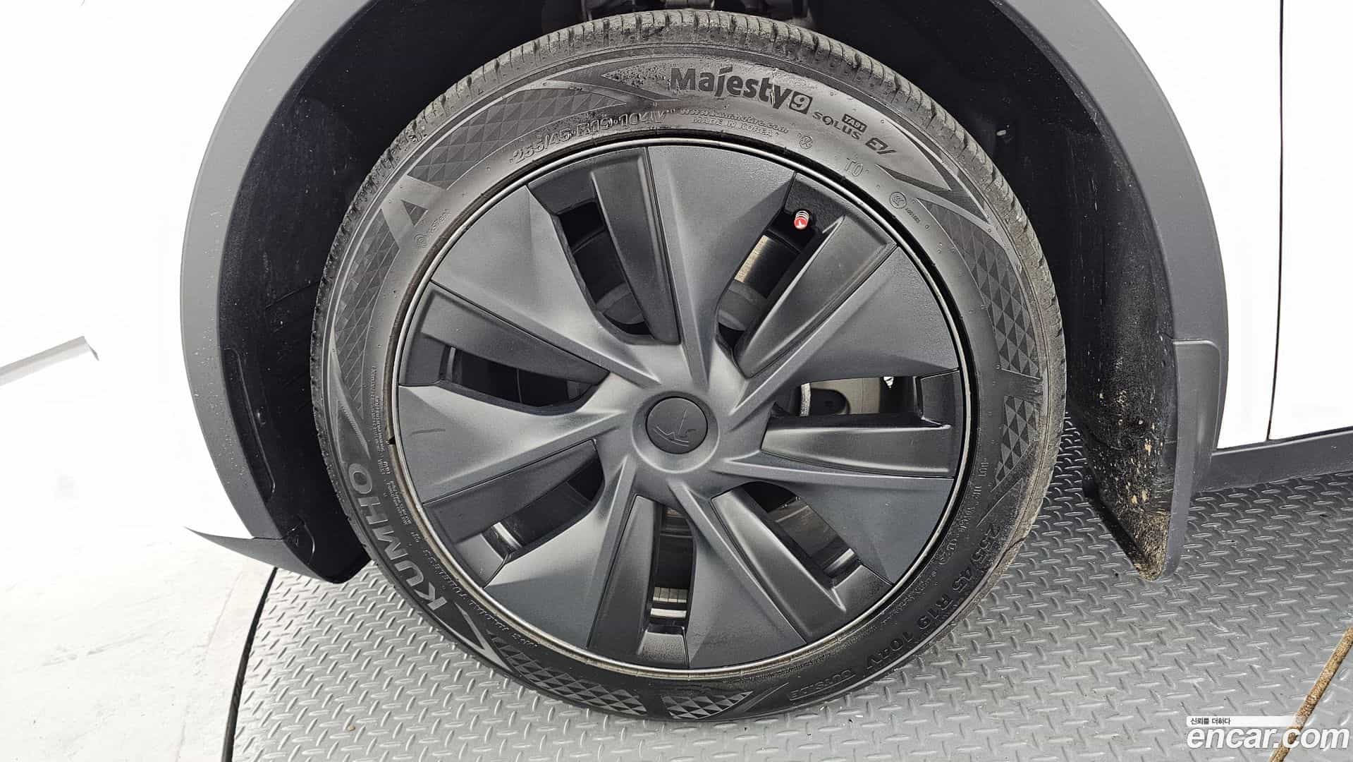 Model Y Tesla 2024.7-OUTER-005