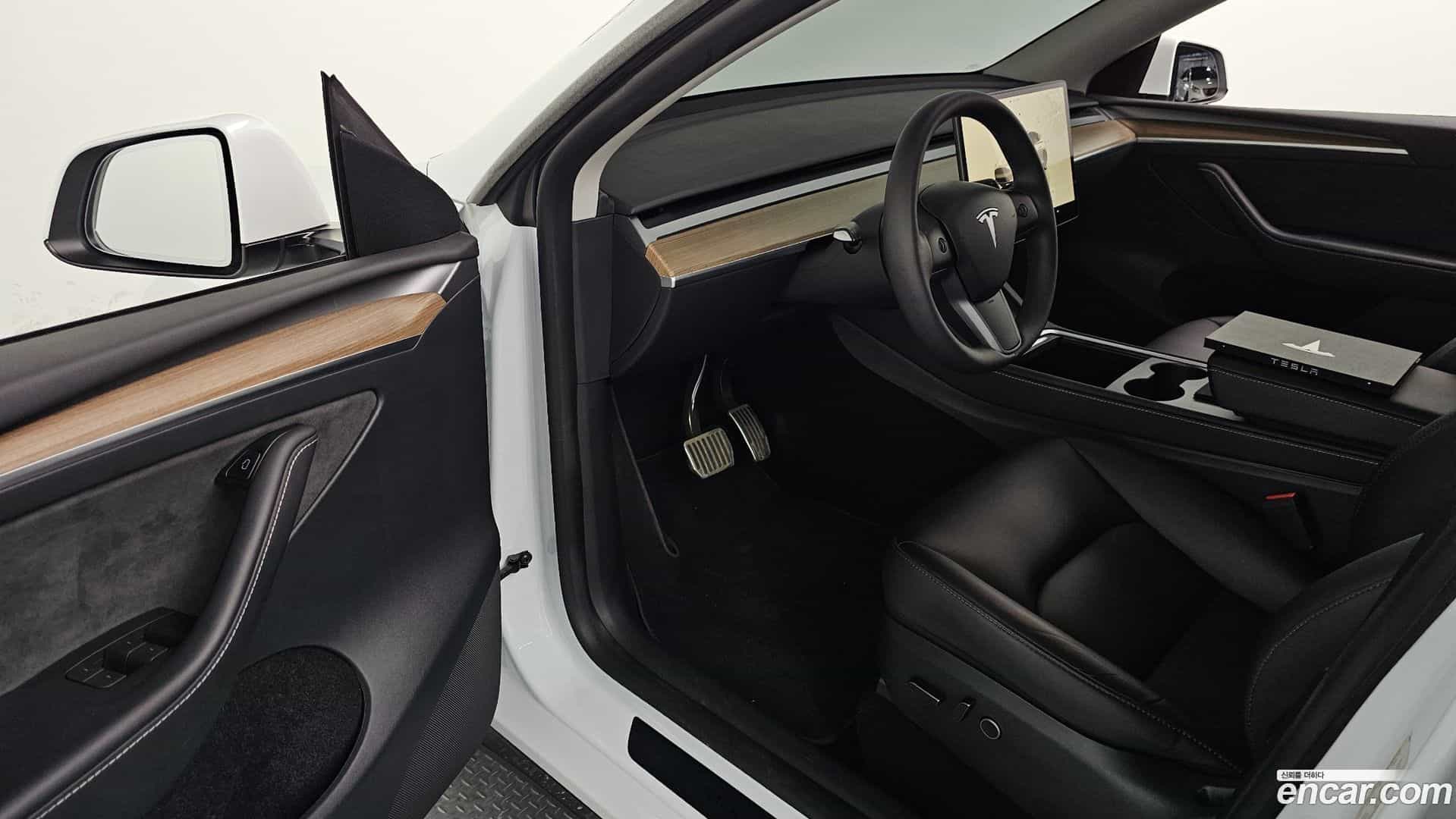 Model Y Tesla 2024.7-INNER-010