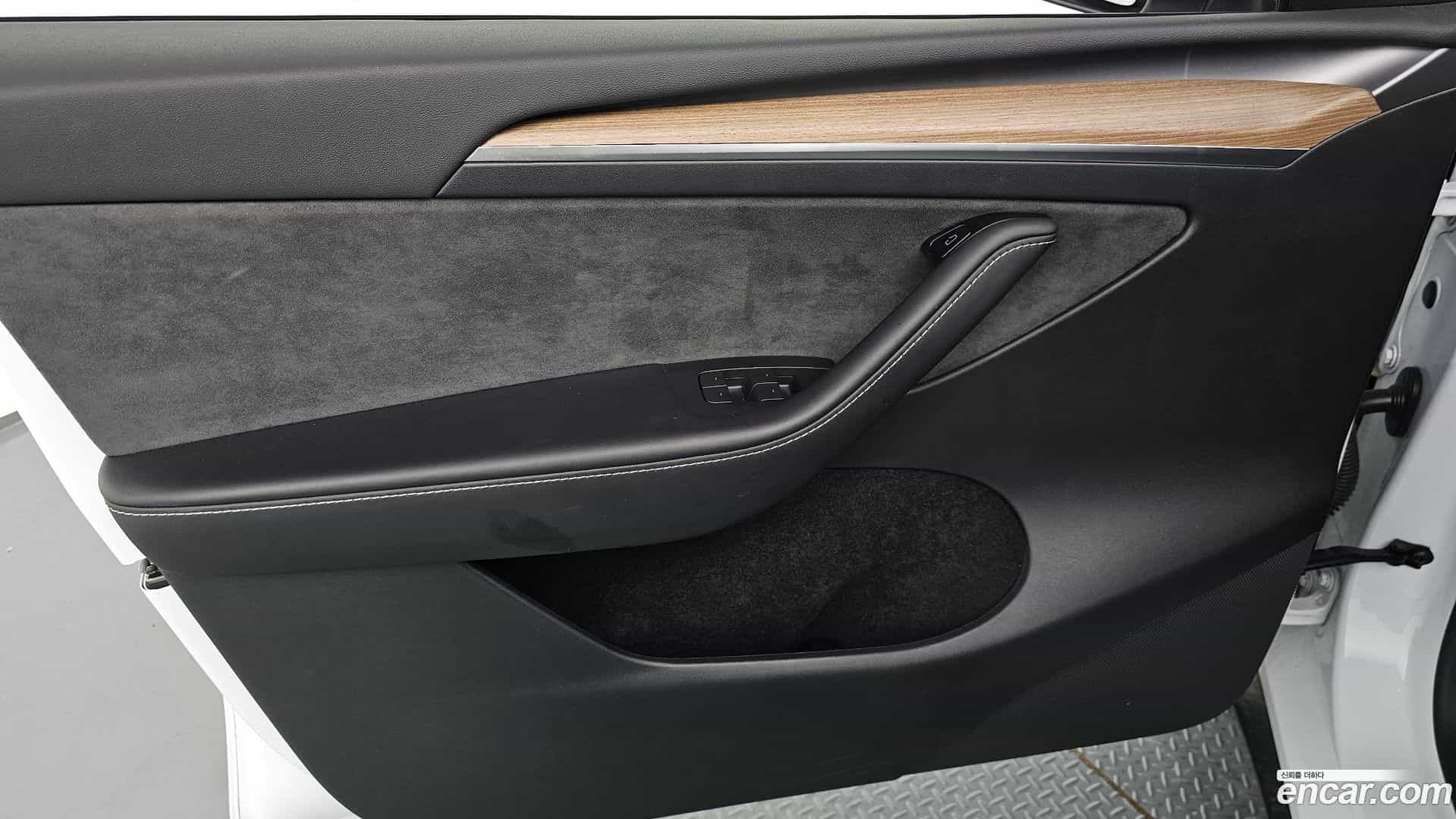 Model Y Tesla 2024.7-INNER-034