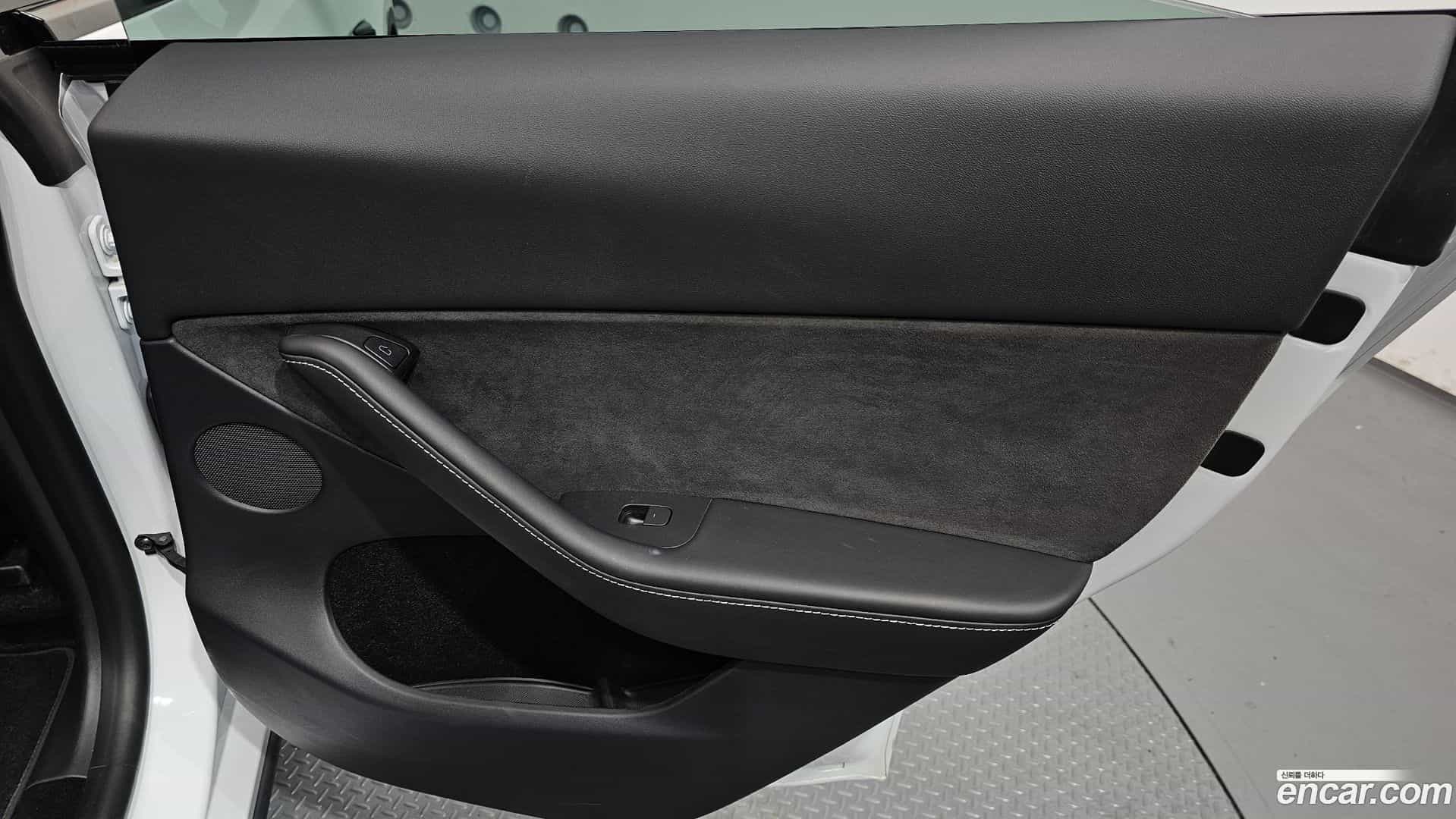 Model Y Tesla 2024.7-INNER-035