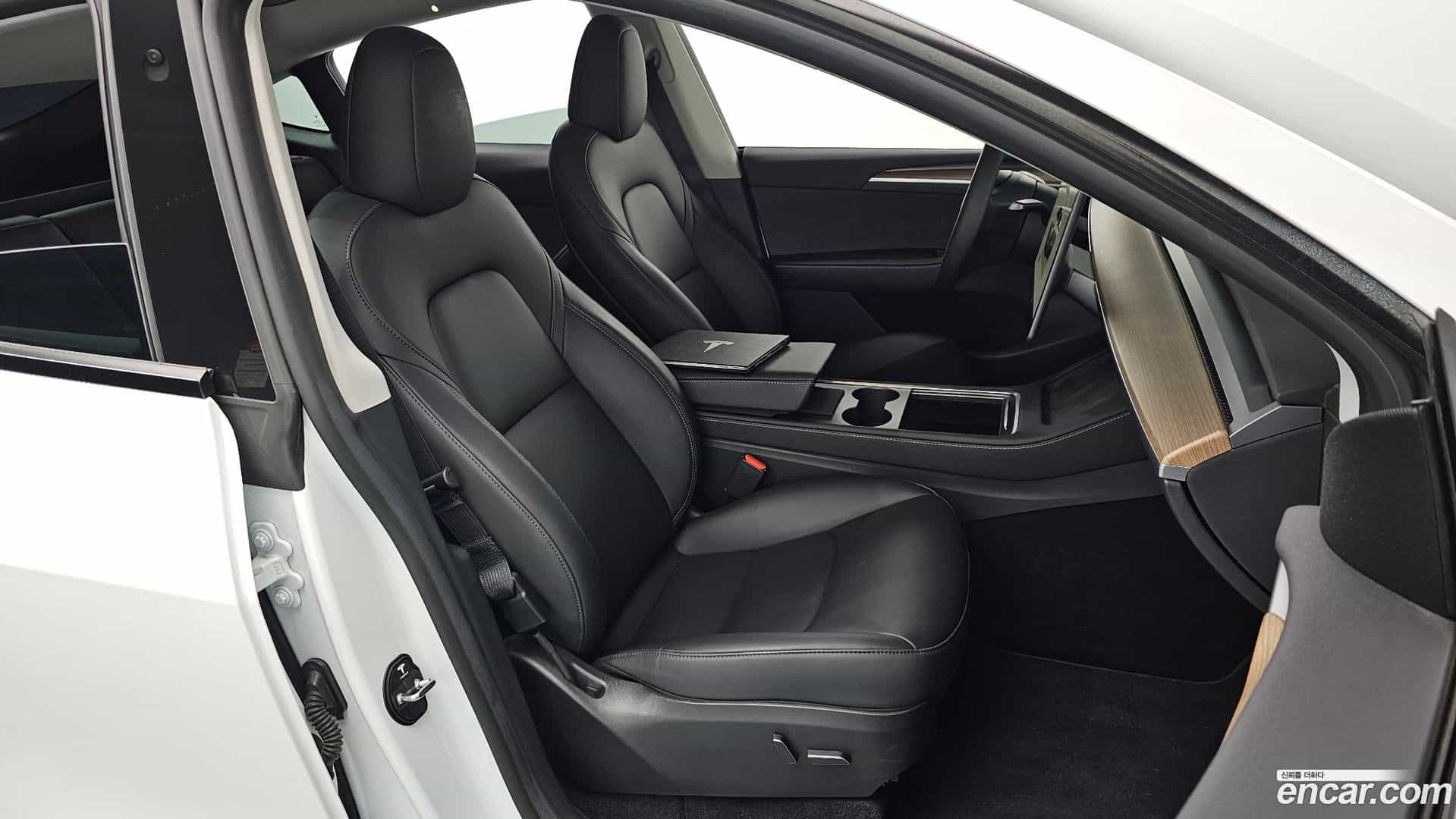Model Y Tesla 2024.7-INNER-036