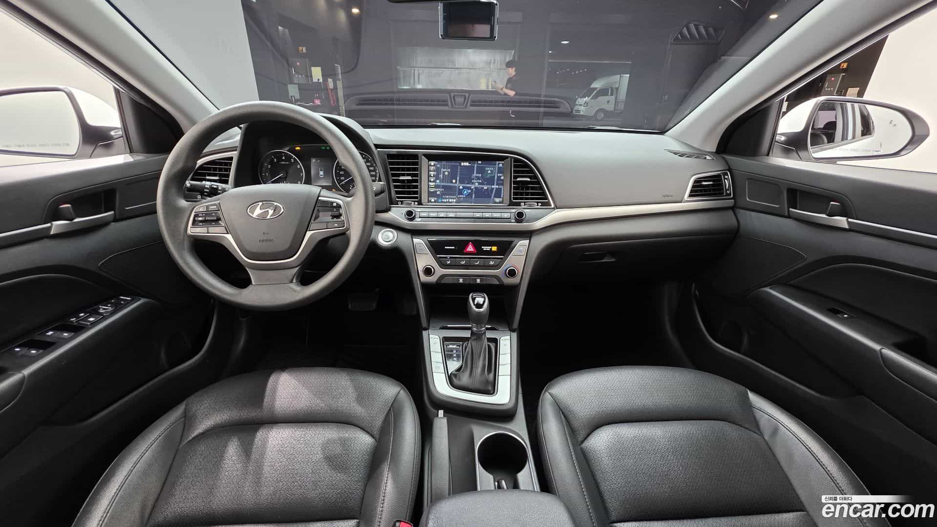 AVANTE Hyundai 2018.7-INNER-007