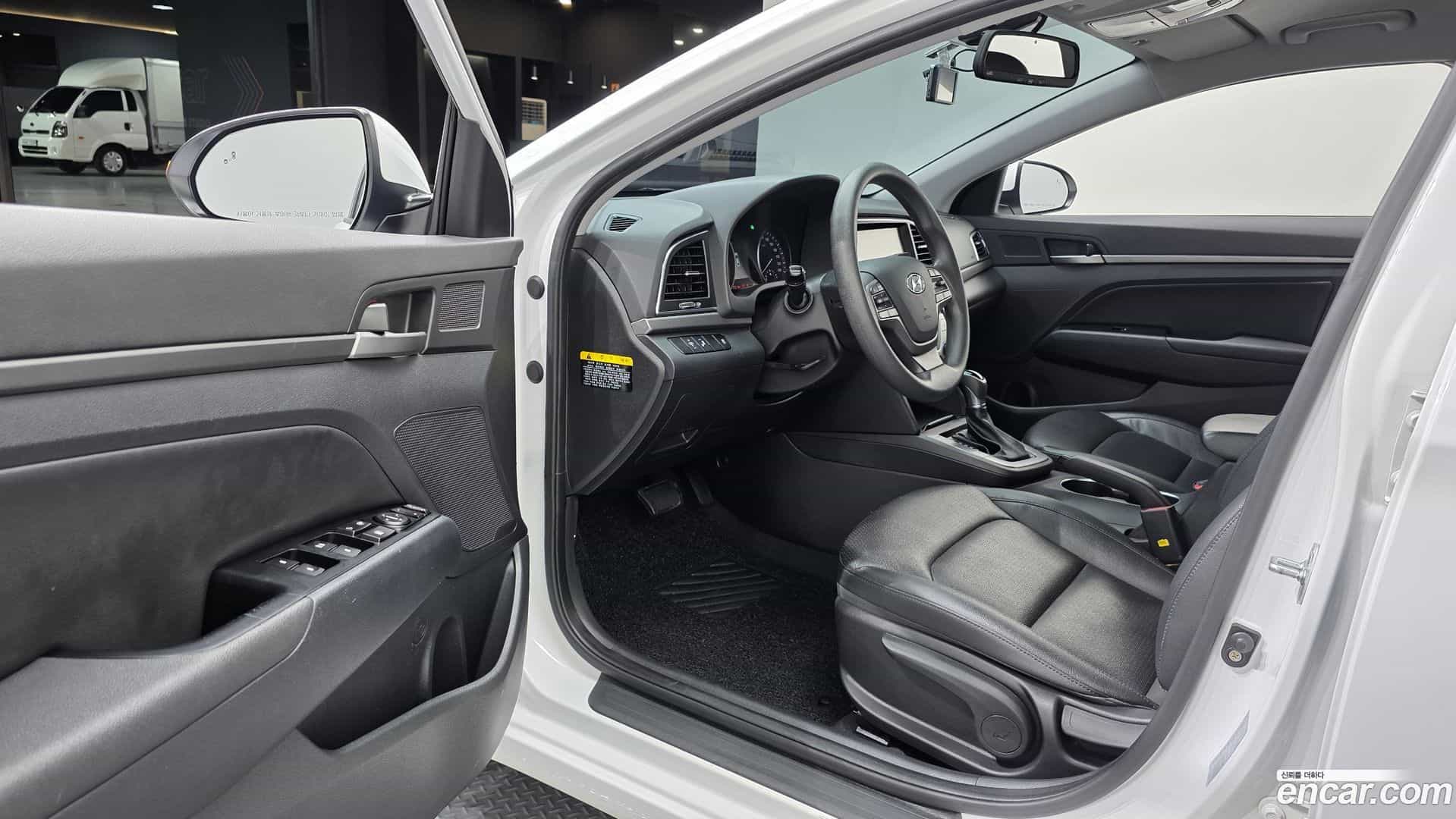 AVANTE Hyundai 2018.7-INNER-010