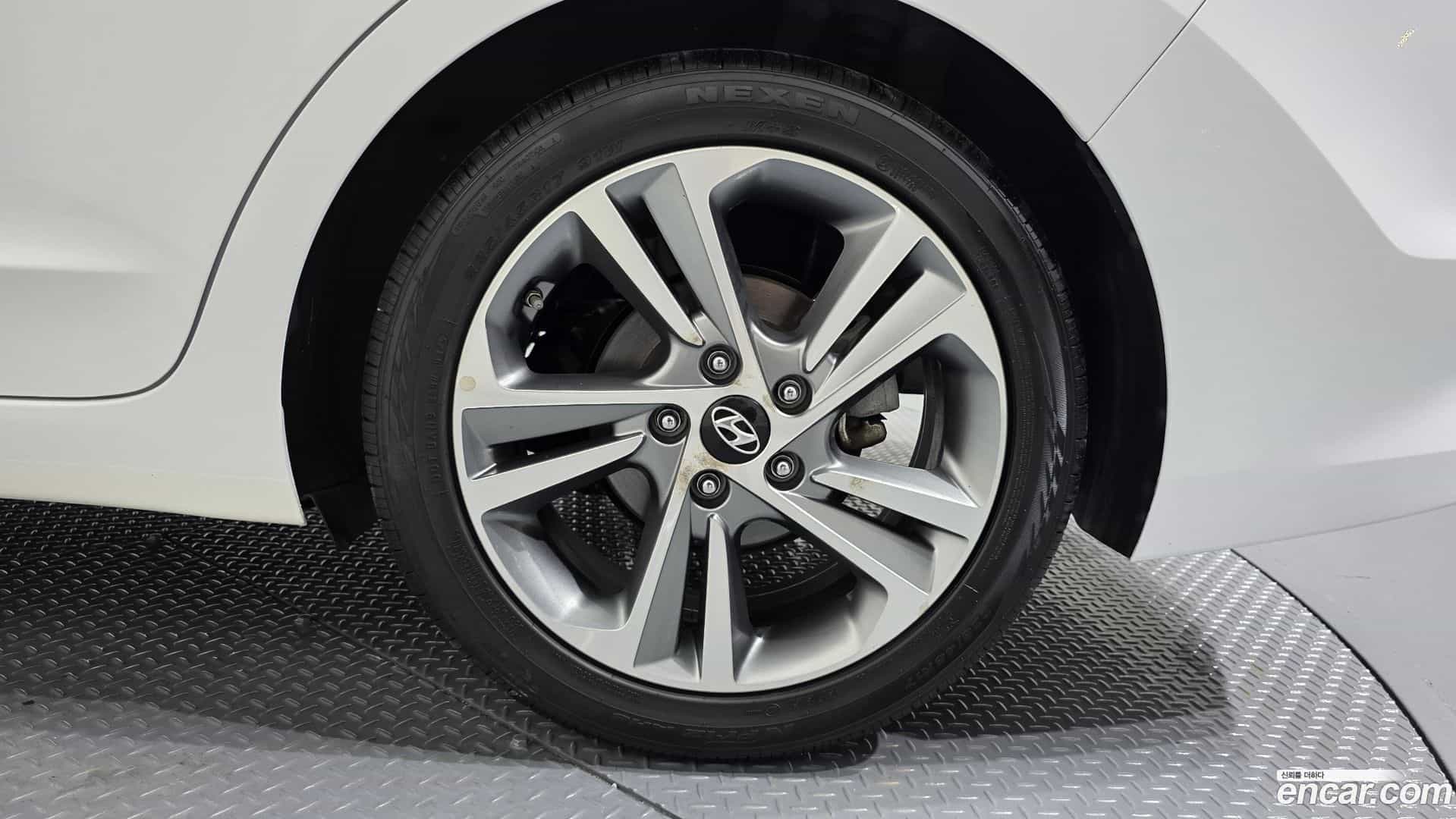 AVANTE Hyundai 2018.7-OUTER-031