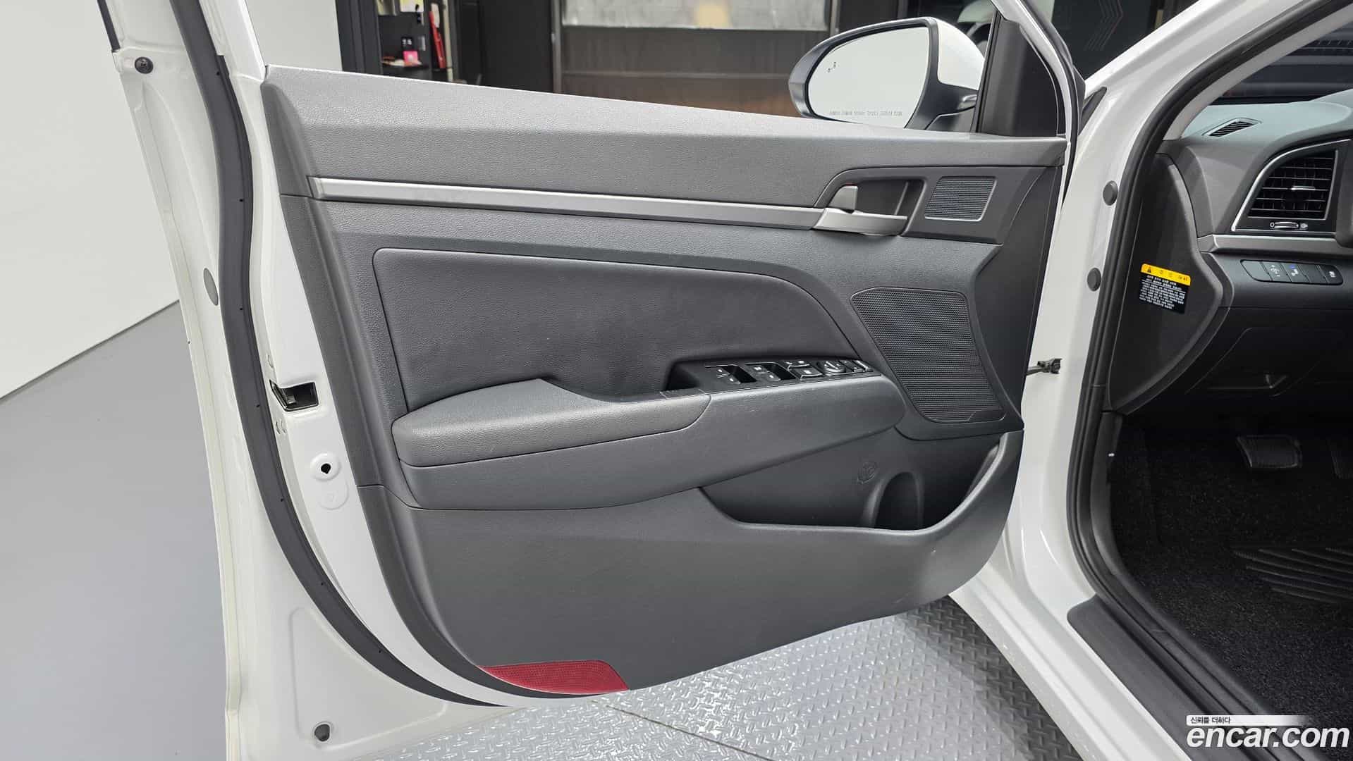 AVANTE Hyundai 2018.7-INNER-034