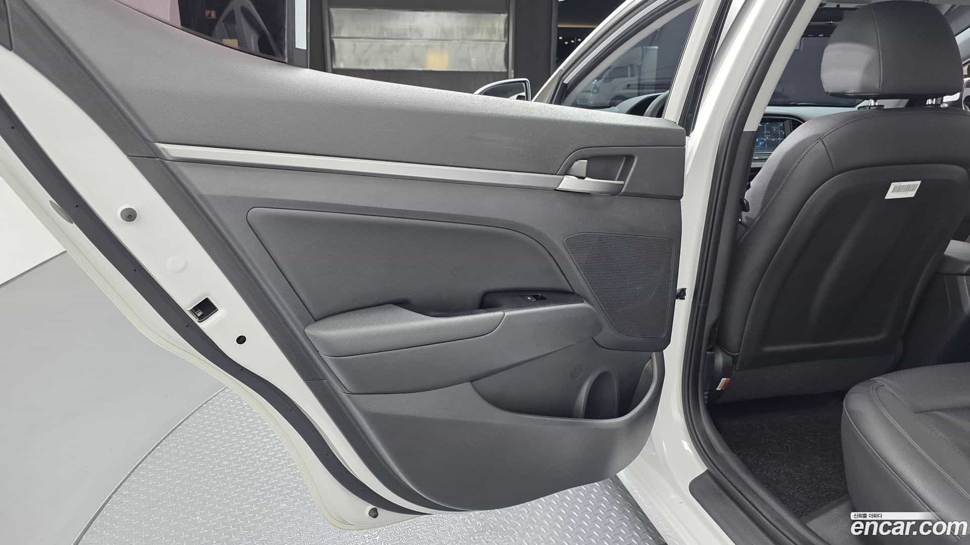 AVANTE Hyundai 2018.7-INNER-035