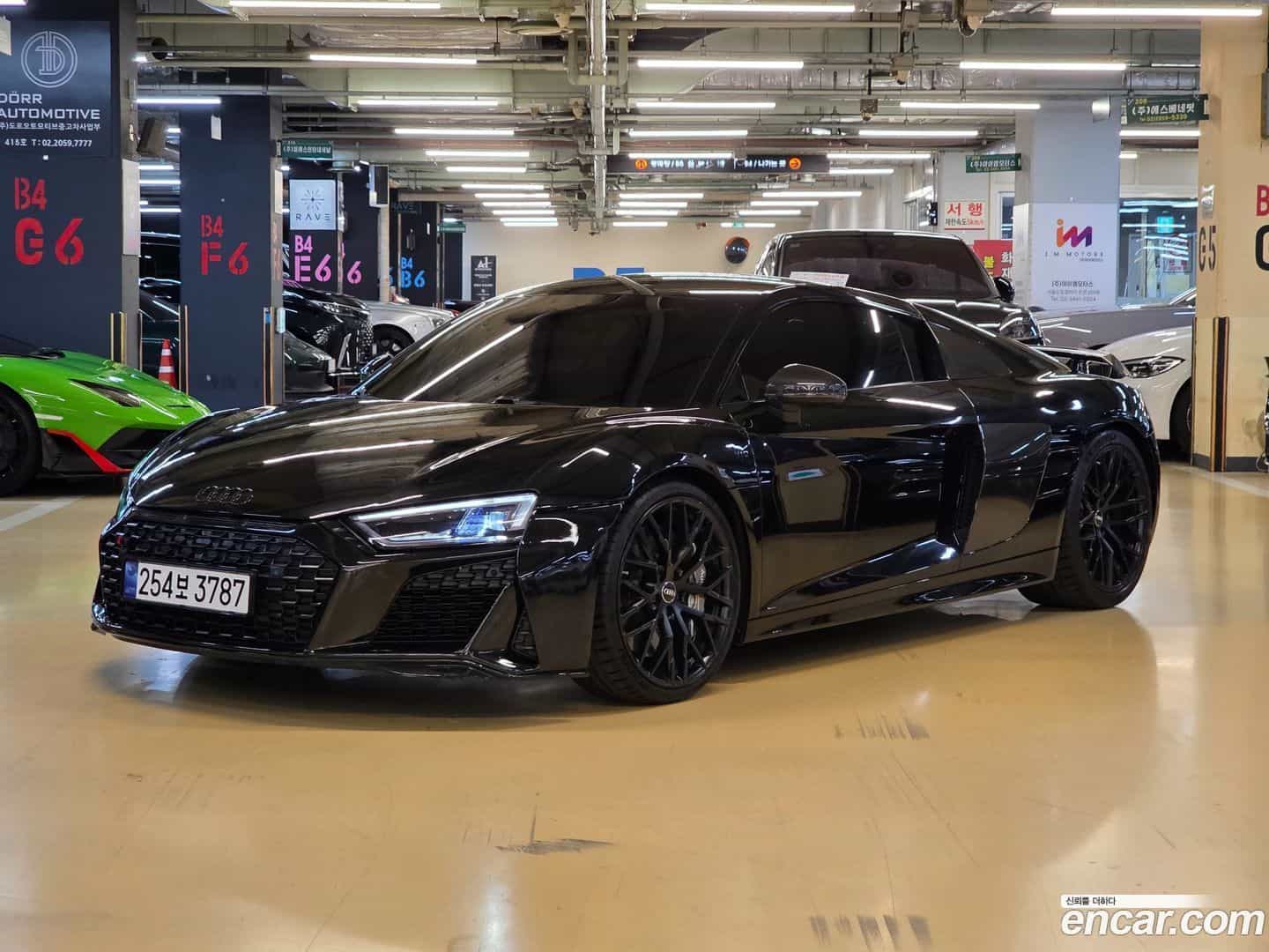 R8 Audi 2017.11-OUTER-002