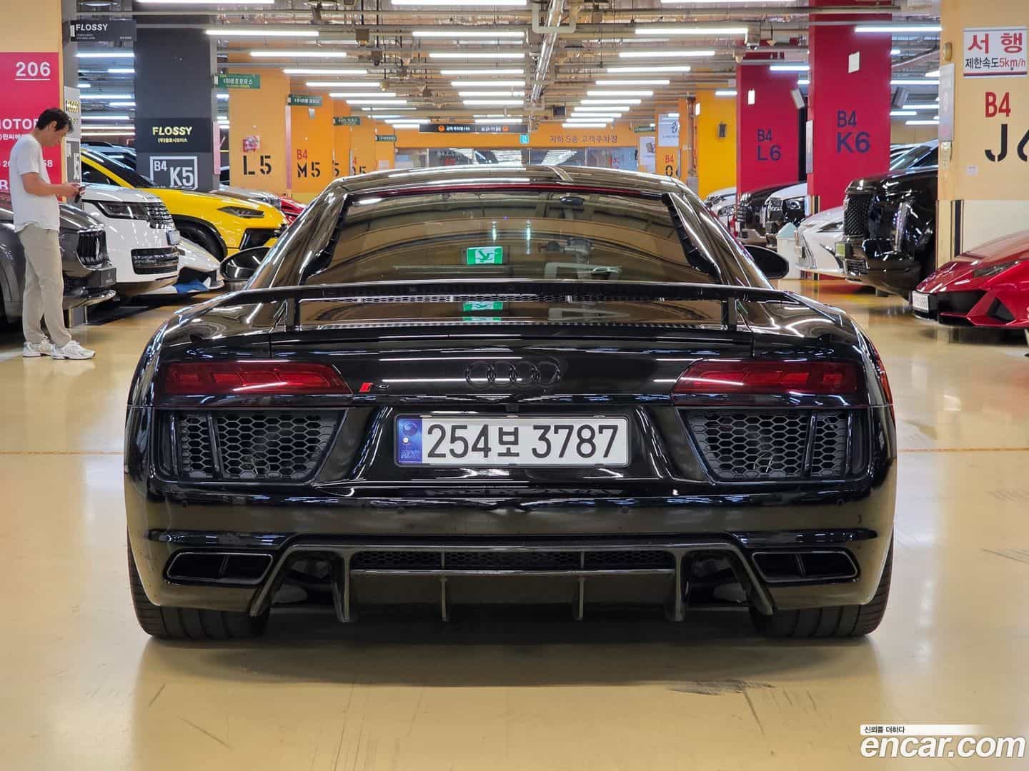 R8 Audi 2017.11-OUTER-003