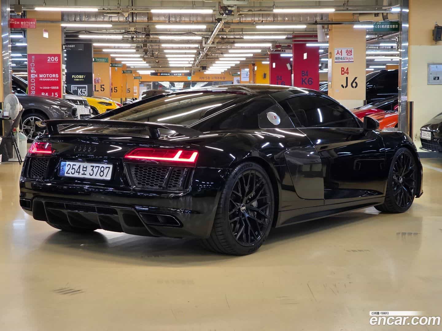 R8 Audi 2017.11-OUTER-004