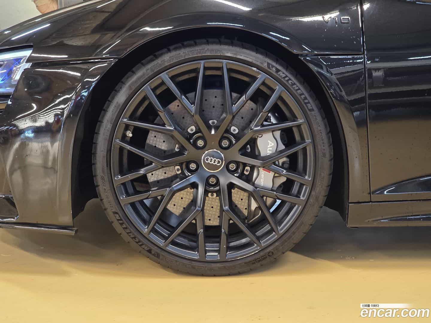 R8 Audi 2017.11-OUTER-005
