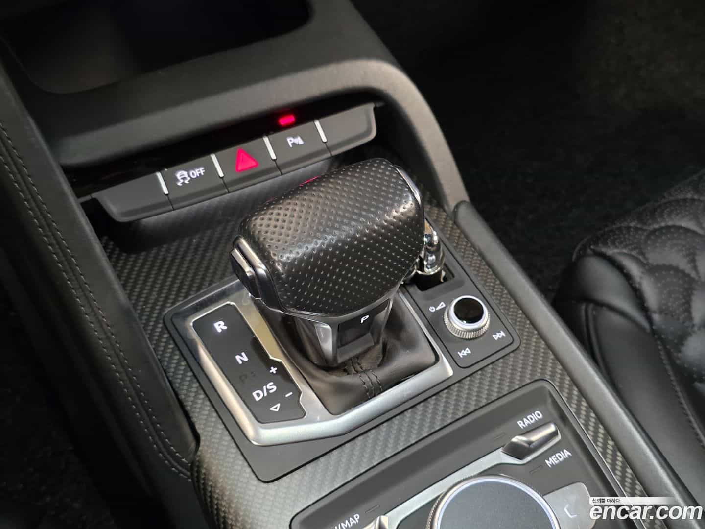 R8 Audi 2017.11-OPTION-017