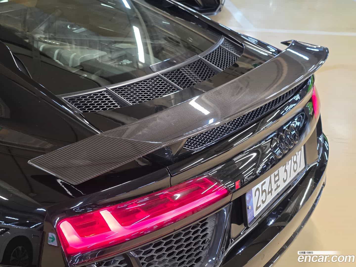 R8 Audi 2017.11-OPTION-023