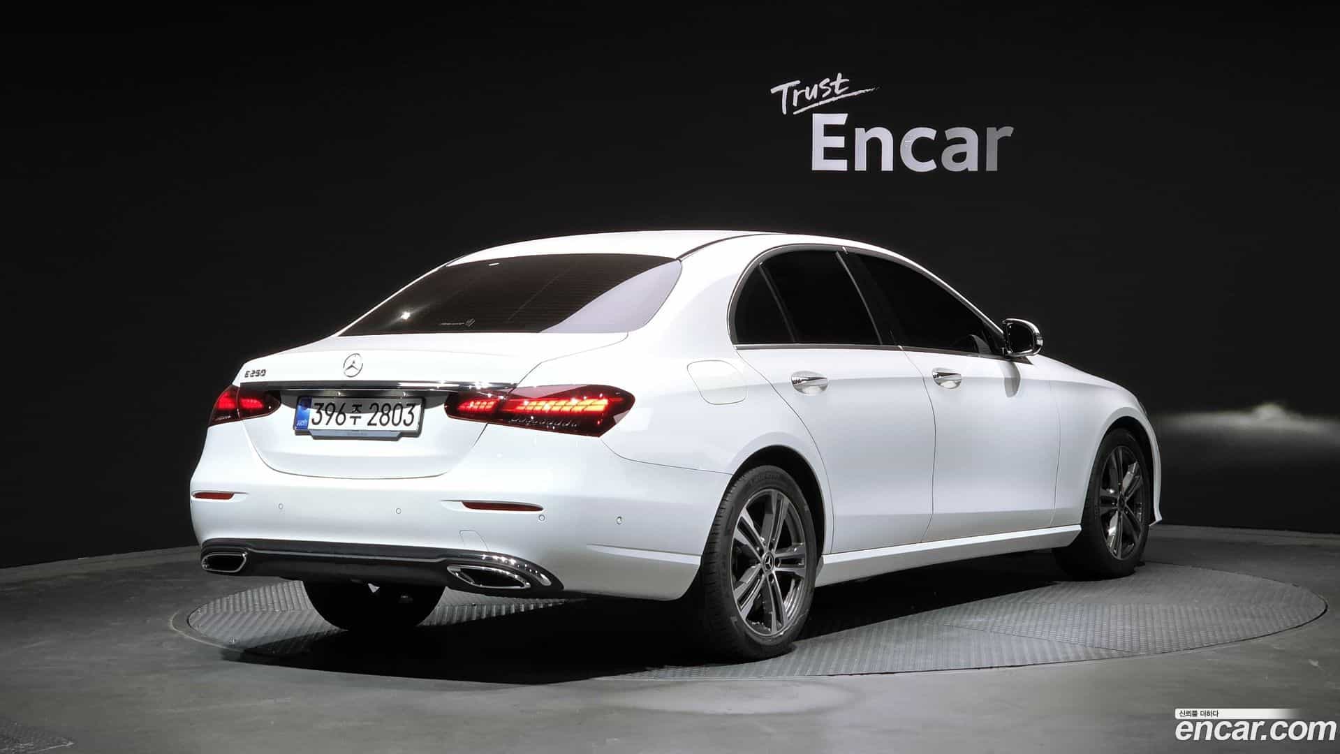 E-Class Mercedes-Benz 2023.7-OUTER-002