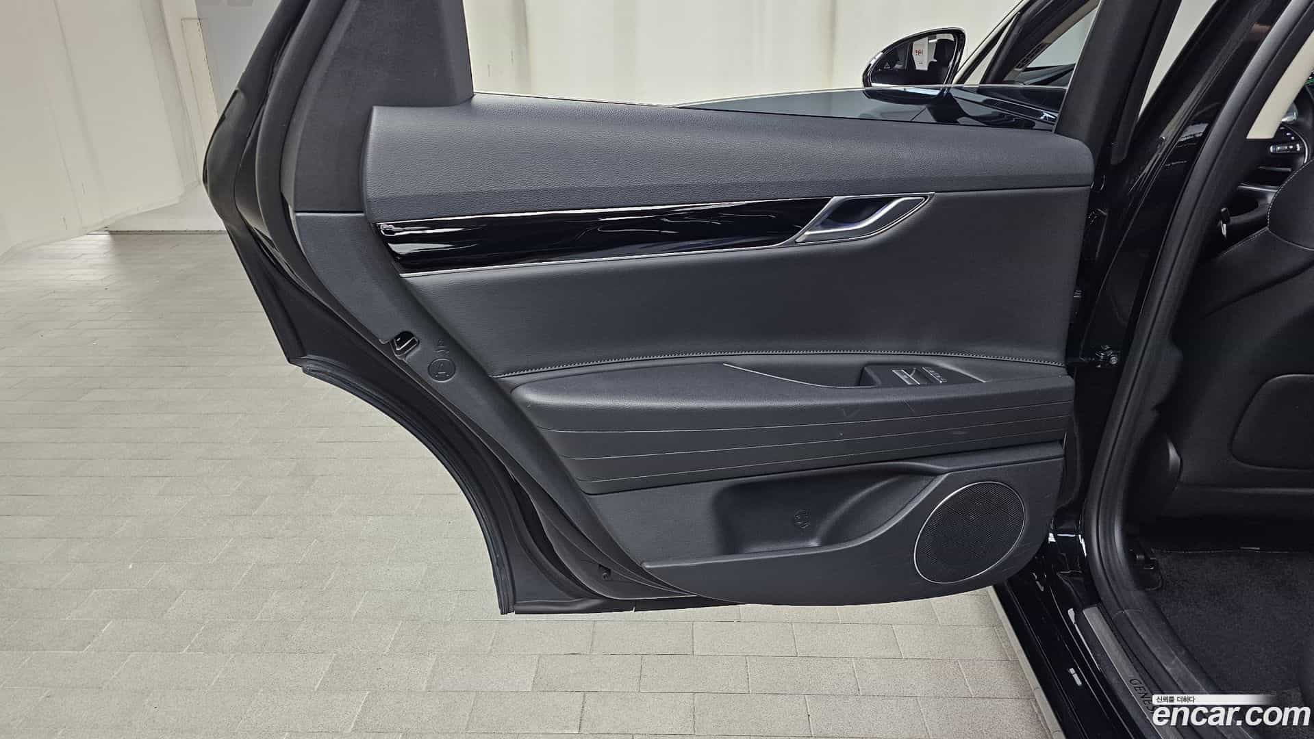 G80 Genesis 2022.11-INNER-035