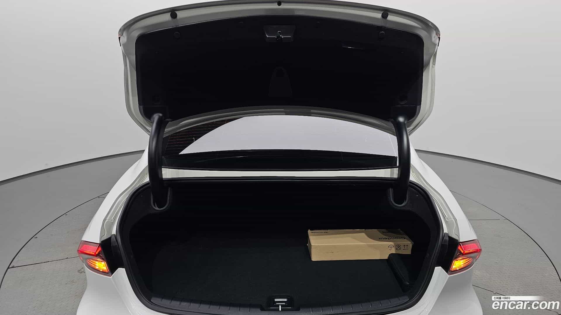 Grandeur Hyundai 2022.1-OPTION-047