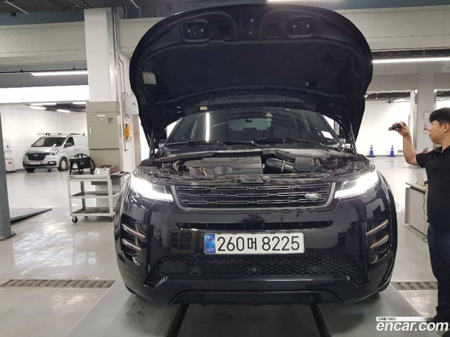 Range Rover Evoque Land Rover 2025.2-OUTER-001