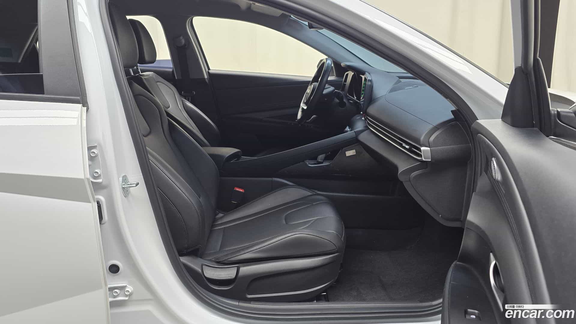 AVANTE Hyundai 2023.0-INNER-036