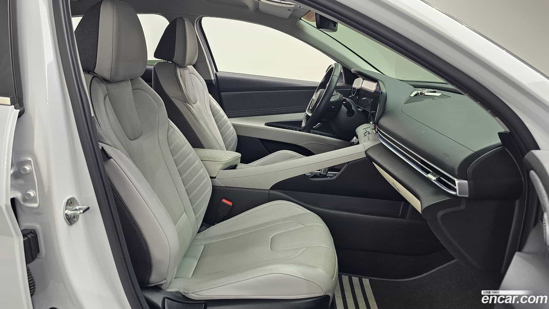 AVANTE Hyundai 2021.4-OPTION-015