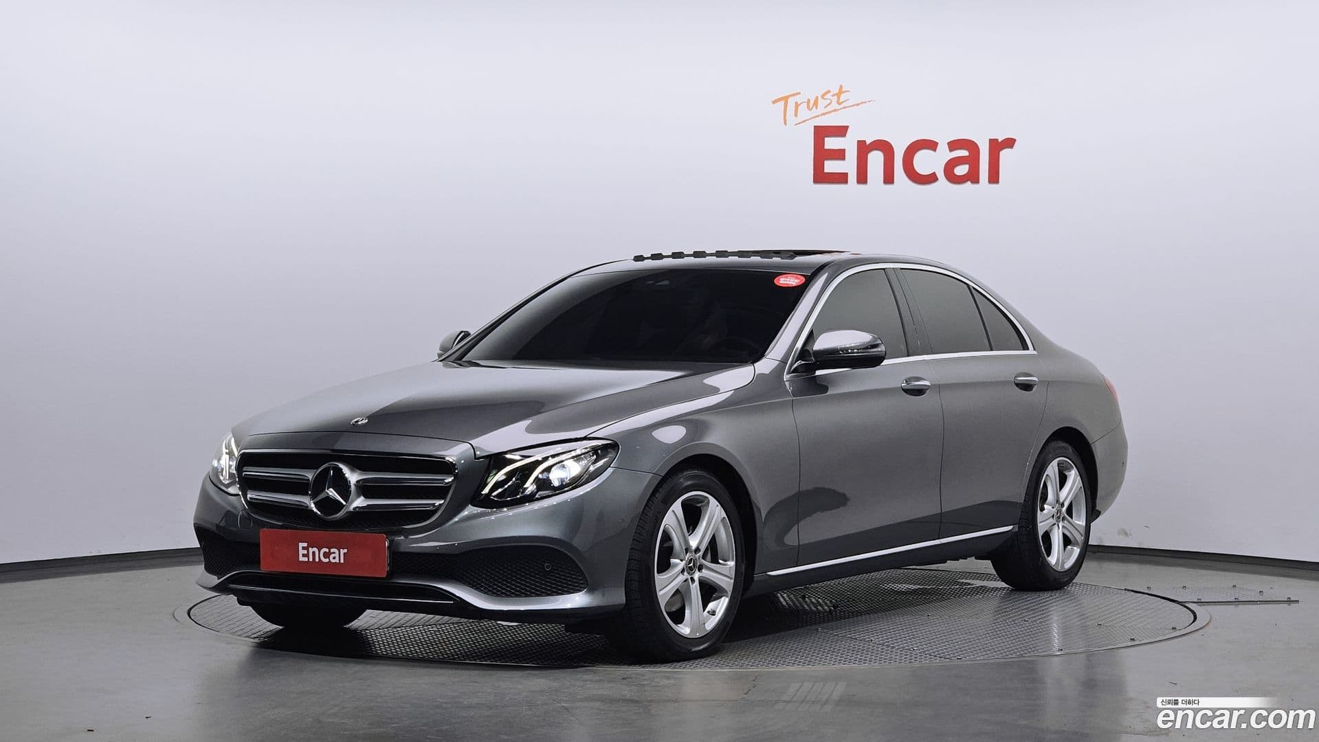 Main__Slider__Photo:E-Class Mercedes-Benz 2018.5-0