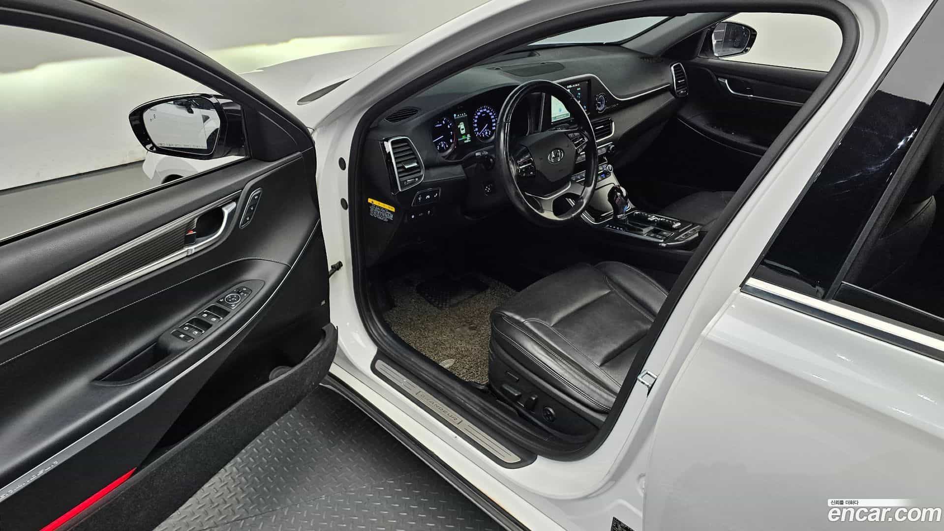 Grandeur Hyundai 2017.4-OPTION-015
