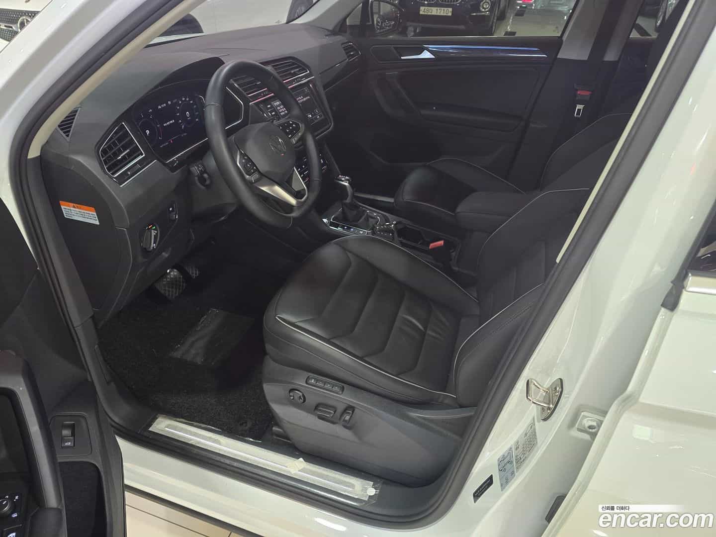 Tiguan Volkswagen 2023.7-OPTION-016