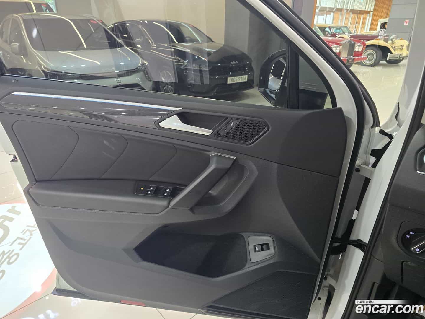 Tiguan Volkswagen 2023.7-OPTION-017