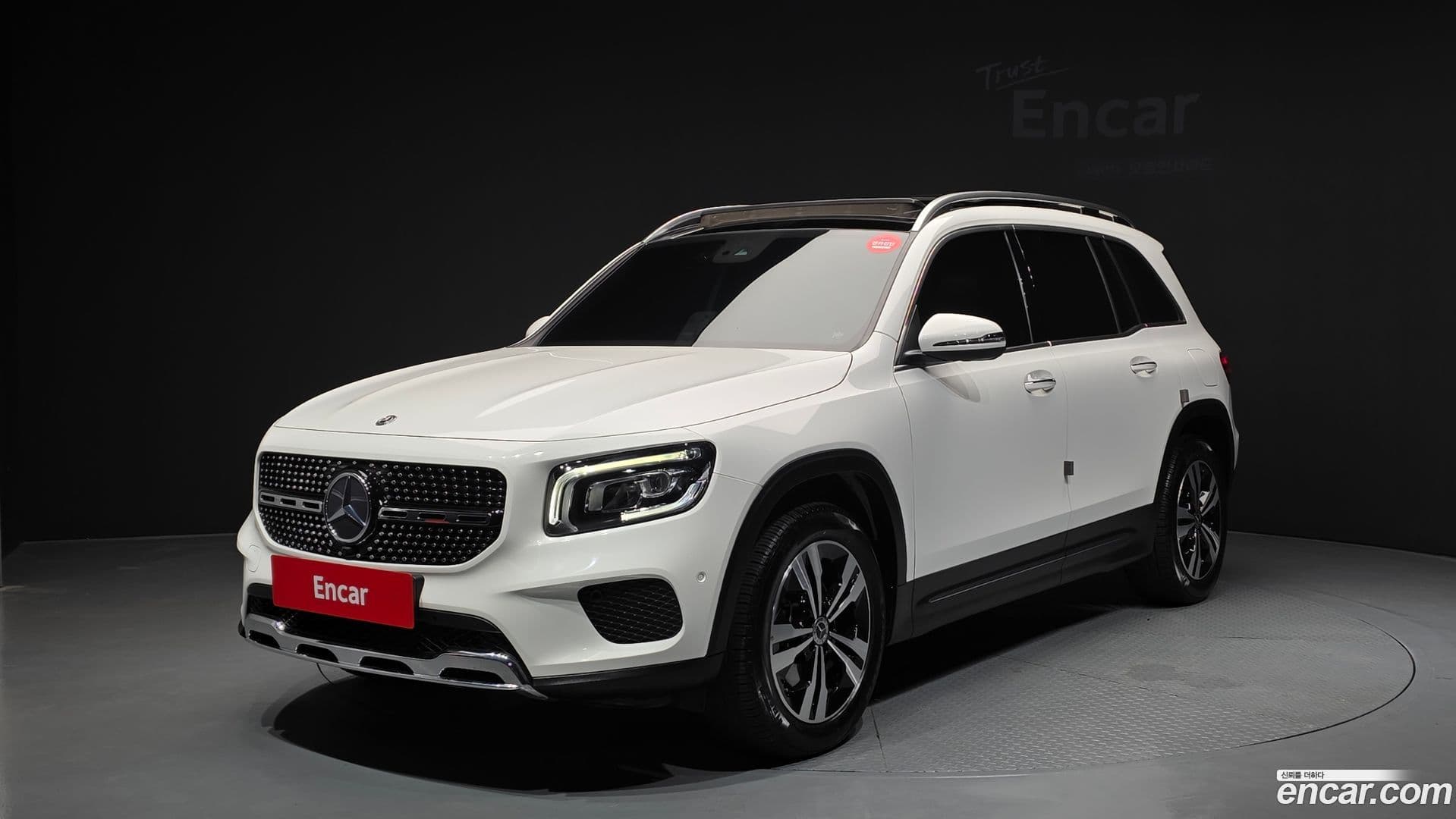 Main__Slider__Photo:GLB-Class Mercedes-Benz 2020.9-0