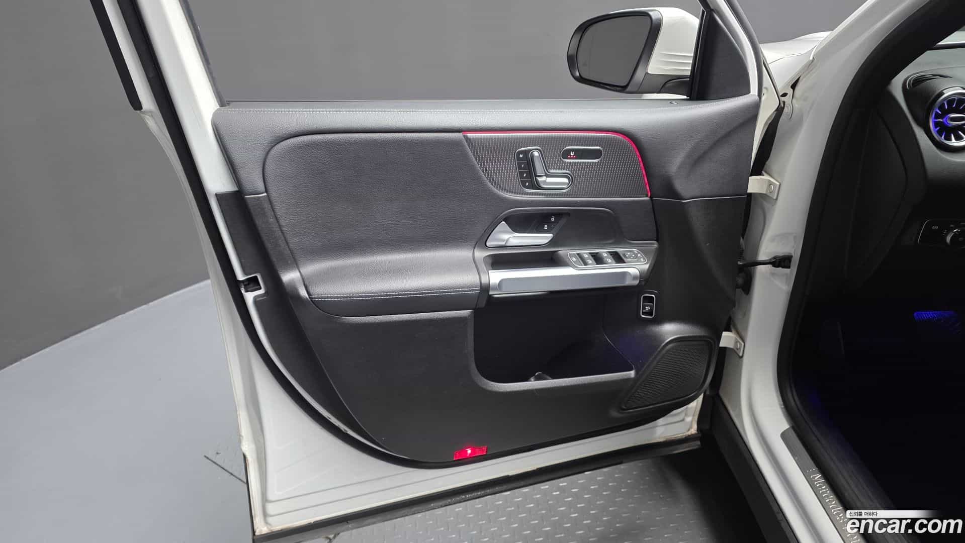 GLB-Class Mercedes-Benz 2020.9-INNER-034